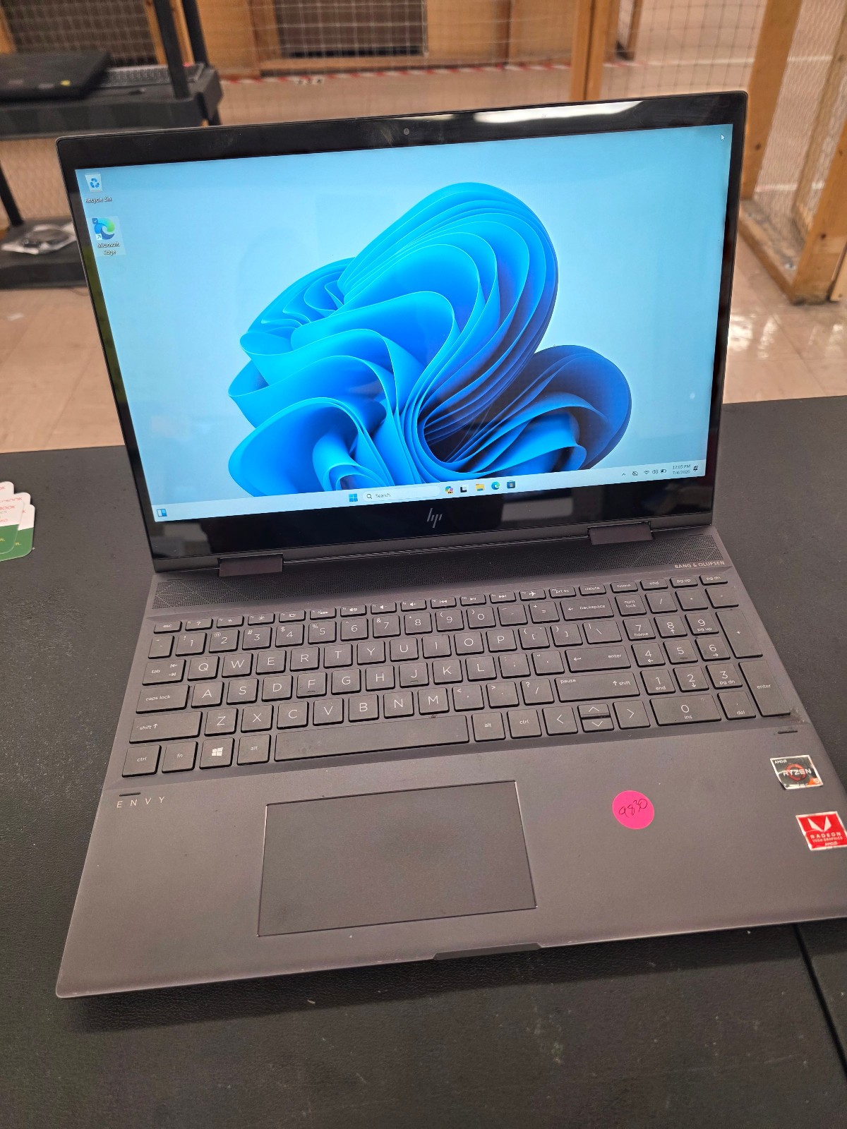 HP ENVY X360 15M-CP0011DX | RYZEN 5 2500U | 256GB | 16GB W11 Pro 2-n-1 #9830
