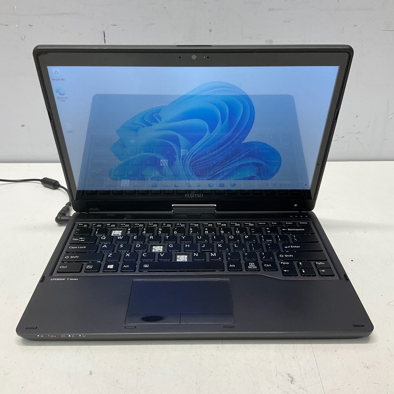 Fujitsu Lifebook T939 Laptop Intel Core i7-8665U @ 1.90 GHz 8GB 256GB SSD READ