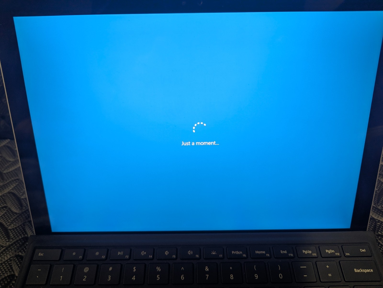 Microsoft Surface Pro 4 4GB RAM 120GB SSD i5 2.40GHz Win 10 Pro Keyboard/Charger