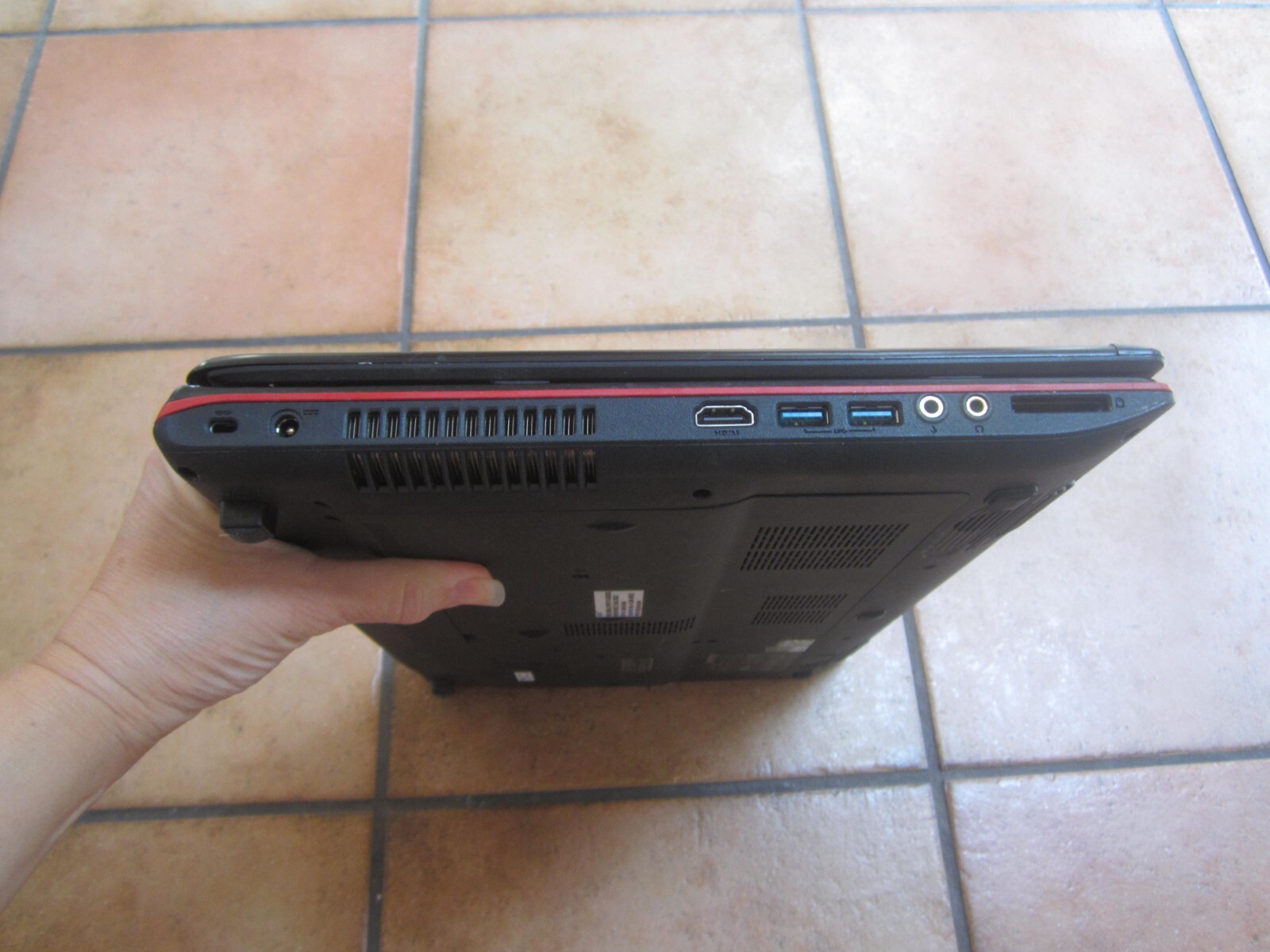 MSI GE70 2QE APACHE PRO MS-1759 Laptop 12GBRAM 1TBHD GOOD SCREEN NoCORD – WORKS