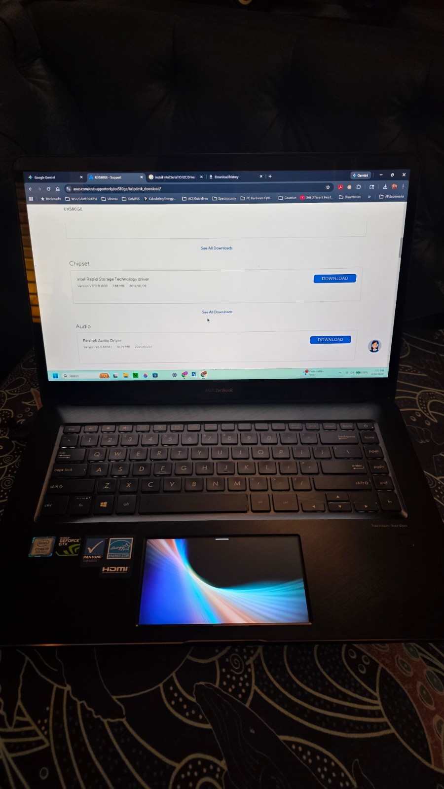 ASUS Zenbook Pro 15 UX580GE i9-8950HK 2TB Disk 16GB RAM Fingerprint + Screenpad