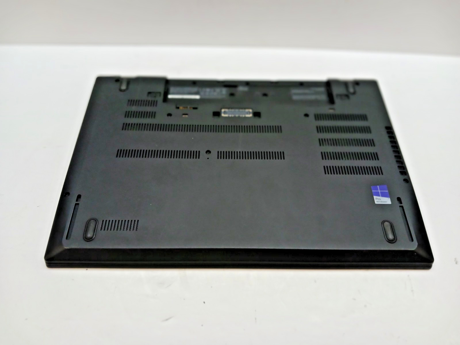 15.5″ Lenovo ThinkPad T570 Intel Core i5-7300 2.60GHz 8GB RAM 128 GB NVMe, NO OS