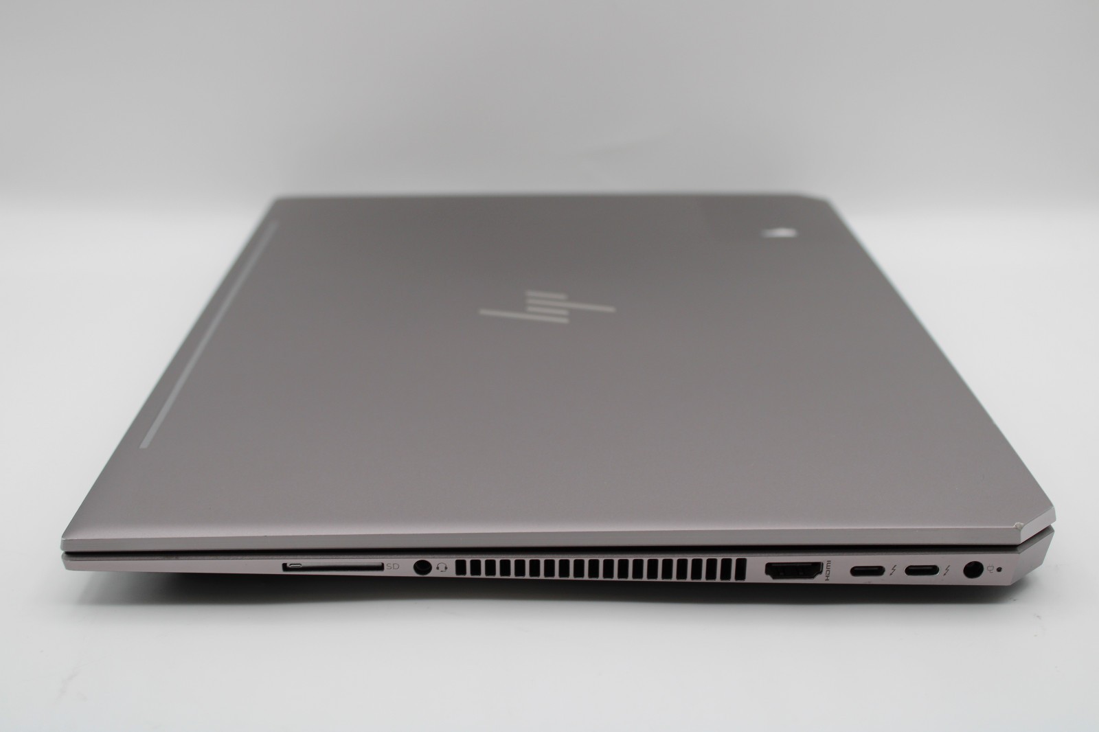 HP ZBook Studio G5 i9-9880H @ 2.3 GHz No RAM No SSD No OS *PARTS*BARE BONES*