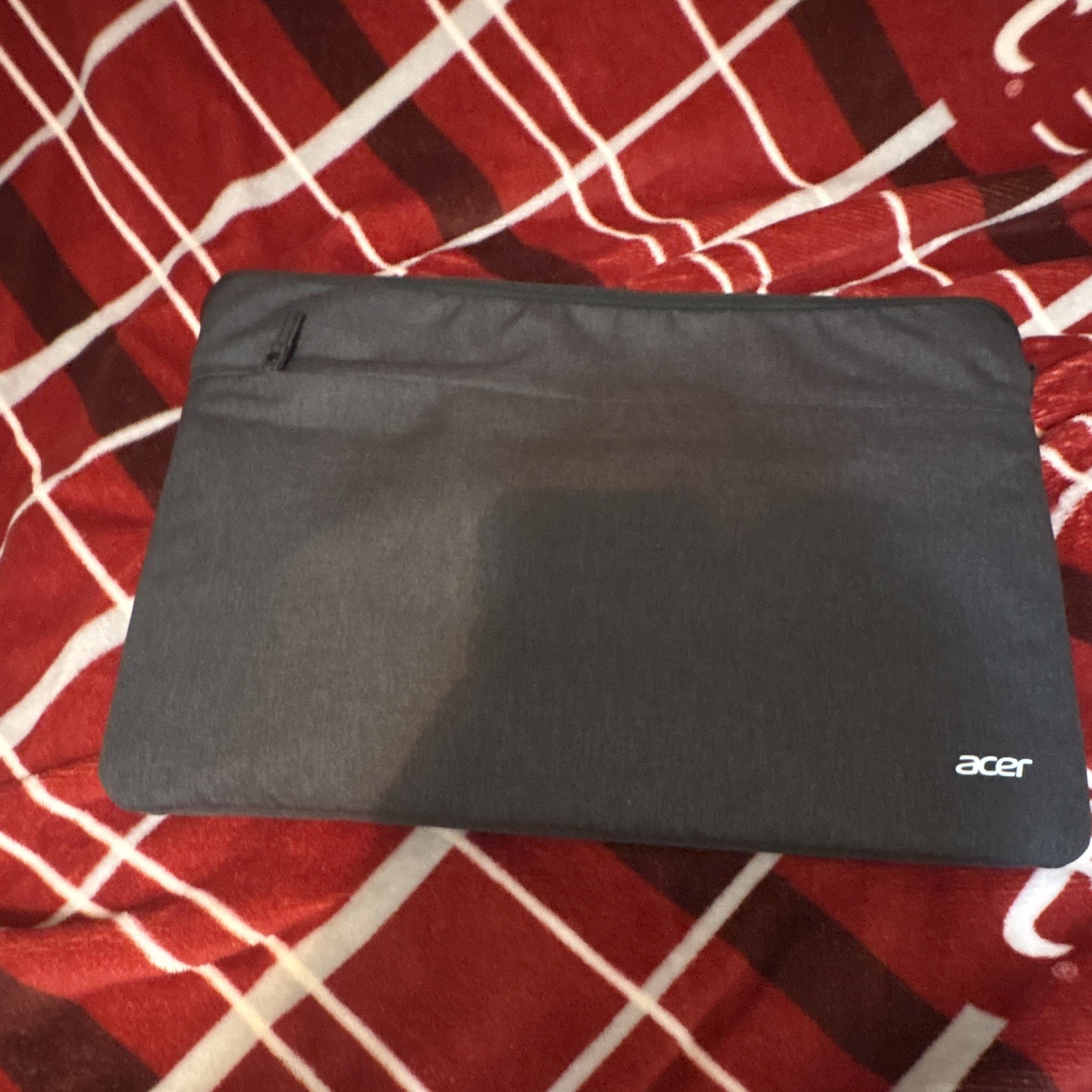 Acer Chromebook 15.6″ Silver Intel Celeron 4GB 64GB Chrome OS + Charger Case