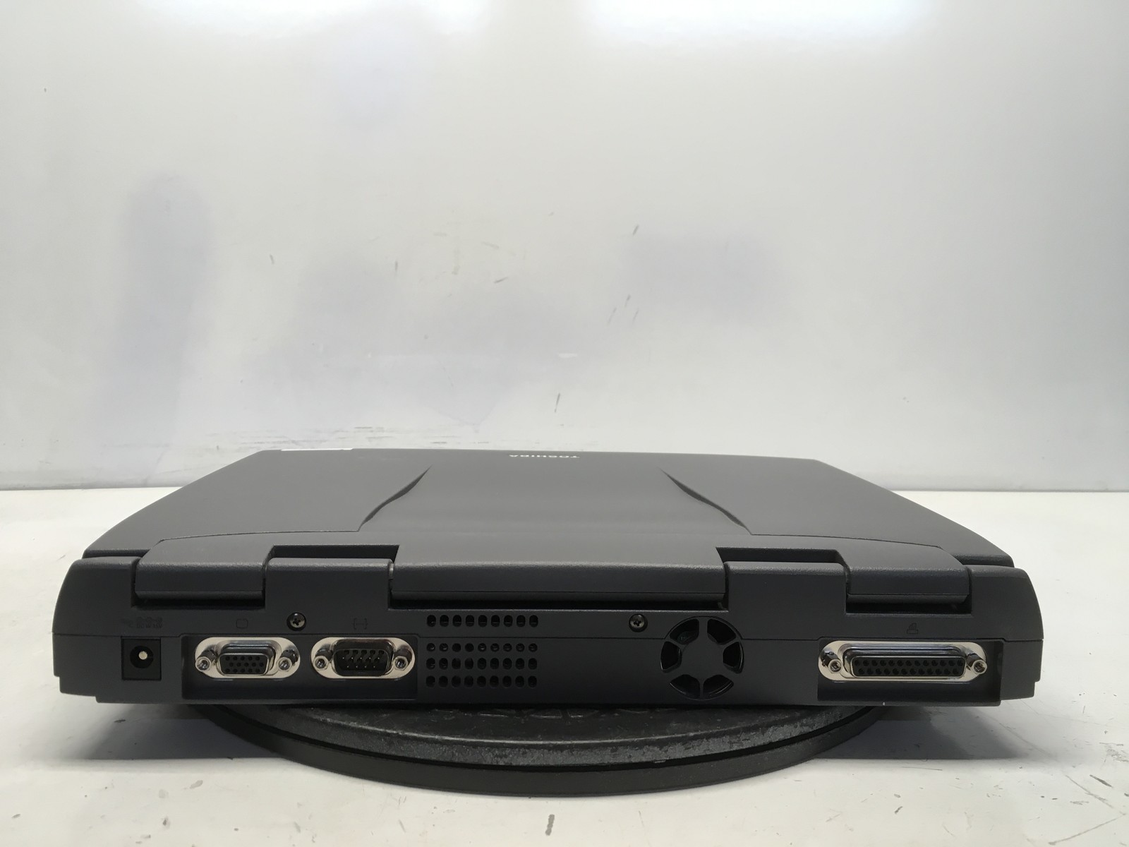 Toshiba Satellite 2065CDS/4.3 AMD K6-2 366 MHz 32 MB NO HDD No Batt