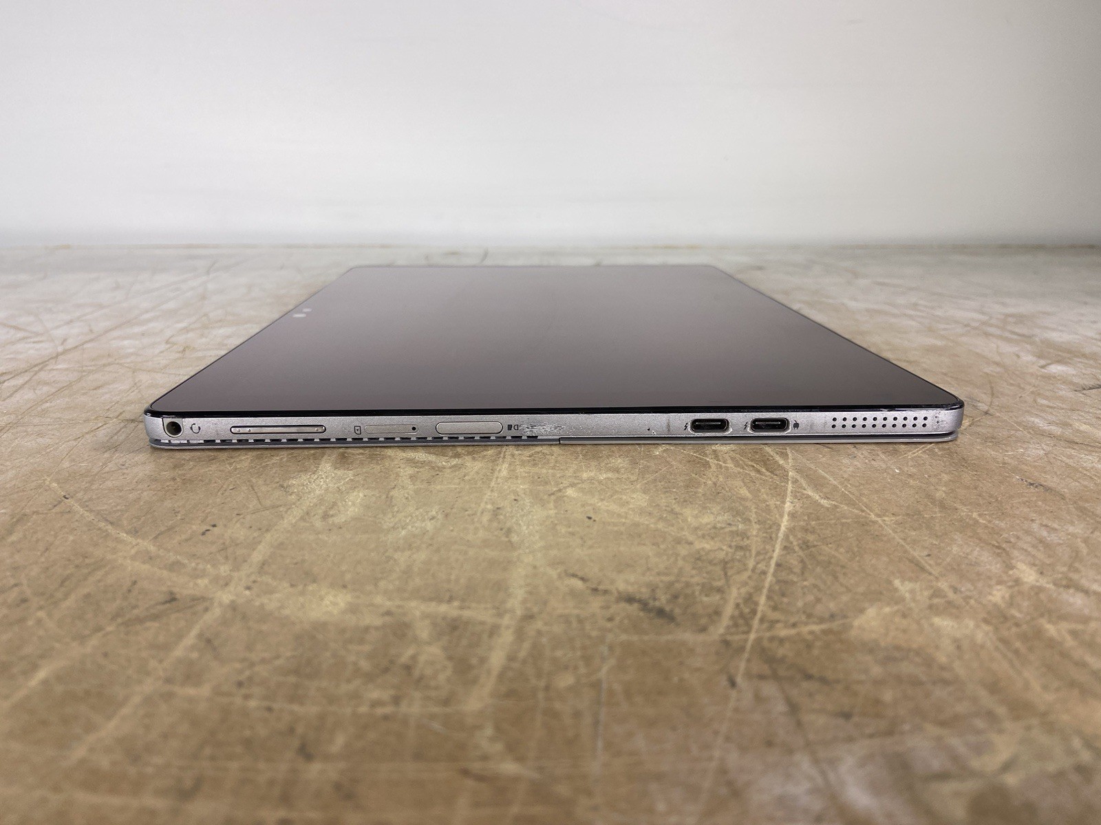 DELL LATITUDE 7200 2-IN-1 i5-8365U @ 1.60GHz, 16GB RAM, NO HDD/OS