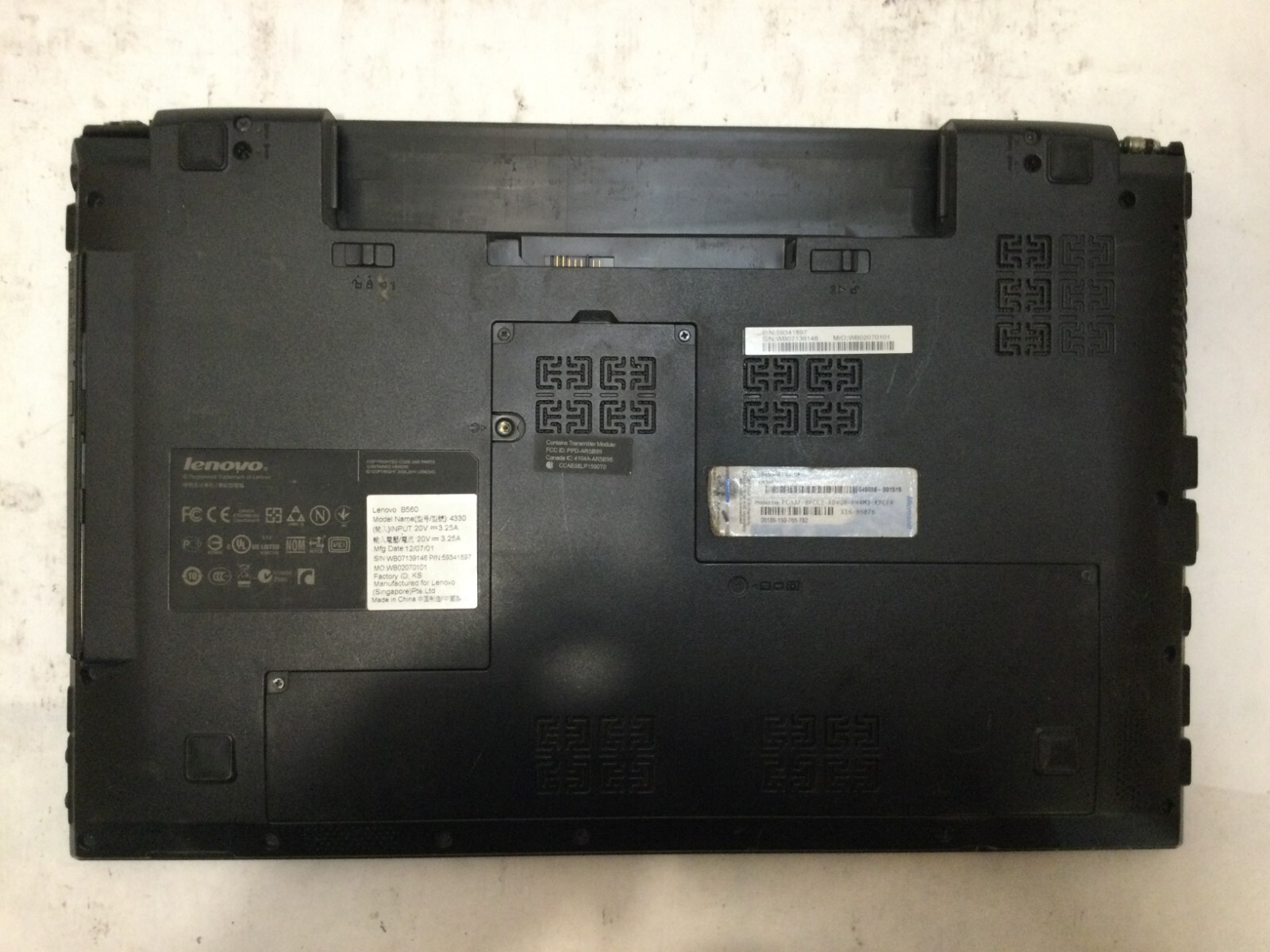 Lenovo B560 / Intel Core i3 UNKNOWN SPECS / (SHORTS ADAPTER!) MR