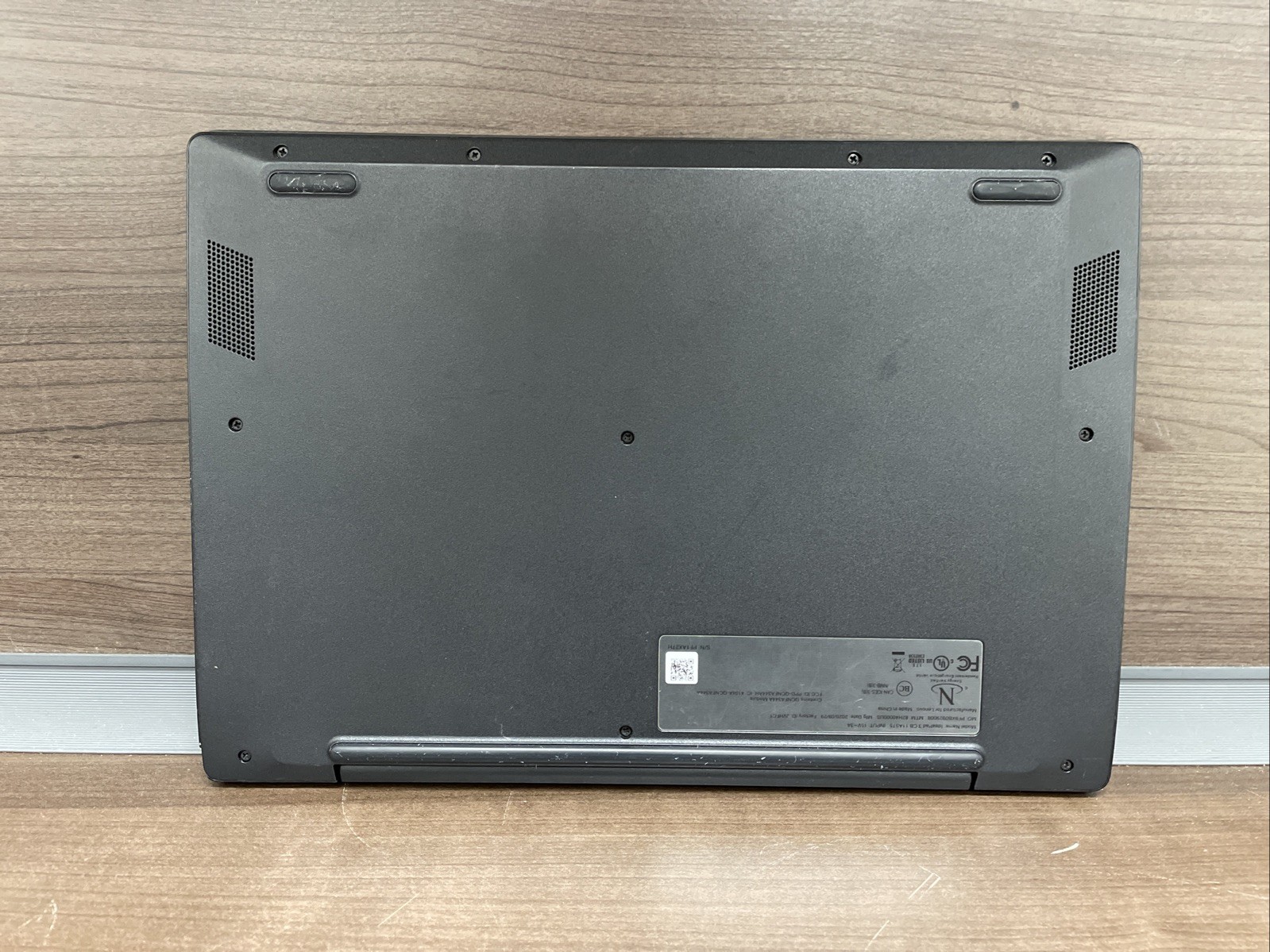 Lenovo Ideapad 3 11.6″ HD (AMD A6-9220C, 4GB RAM, 32GB eMMC) 82H40000US