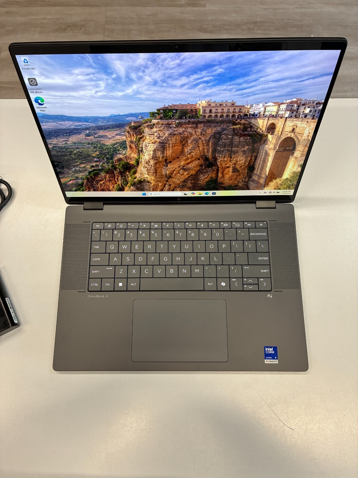 HP OmniBook X Flip 16 16″ (3K,OLED) Ultra 9 288V / 32GB RAM / Arc 140V / 2TB SSD