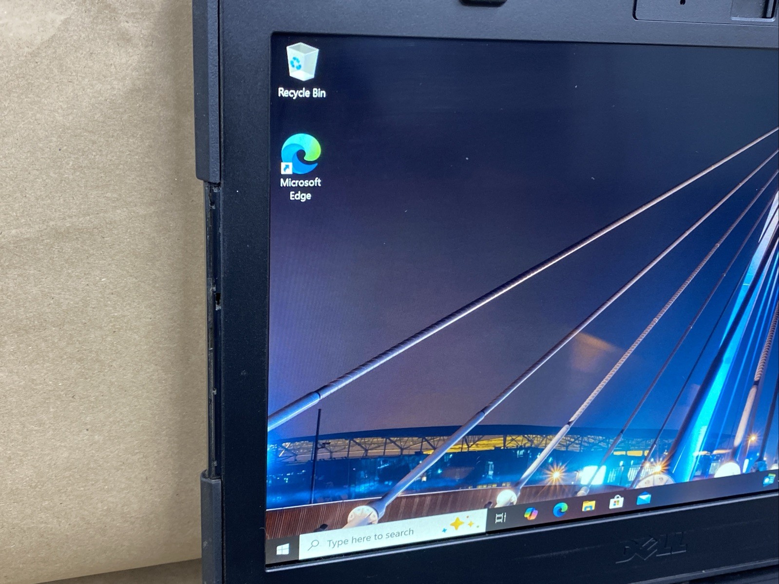 Dell Latitude 5414 – 14″ 1920×1080 – i5-6300U – 8GB – 256GB SSD – Win 10 Pro