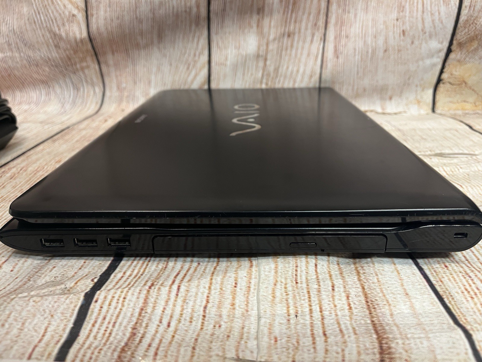 Sony VAIO 17” E Series Pentium 2020M SVE171G12L 8GB RAM 500 HDD NO OS