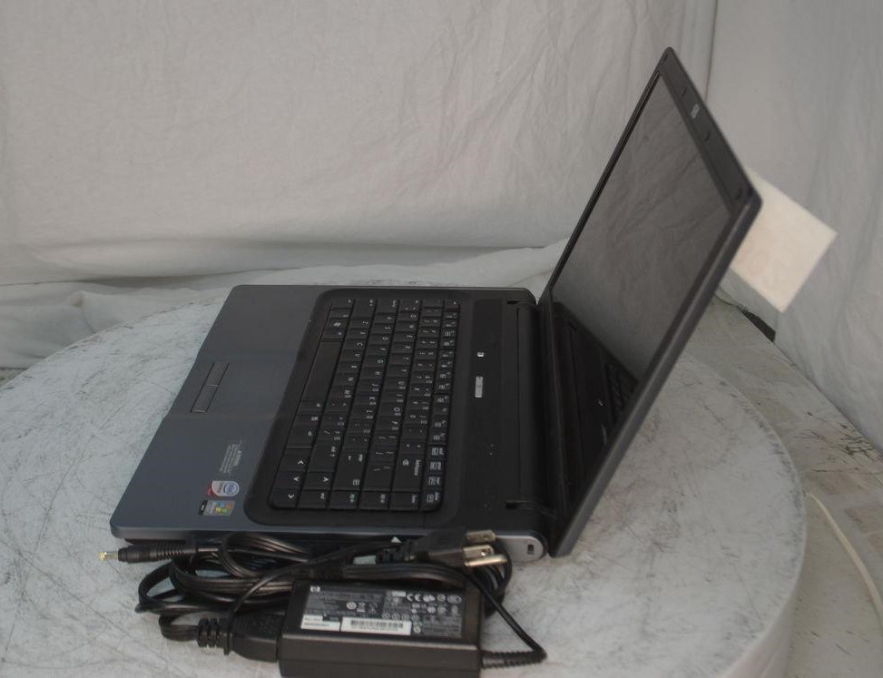 HP 530 FH553AT-ABA INTEL CORE2 T5200 laptop 1GB 160GB 1.6Gz SEE NOTES