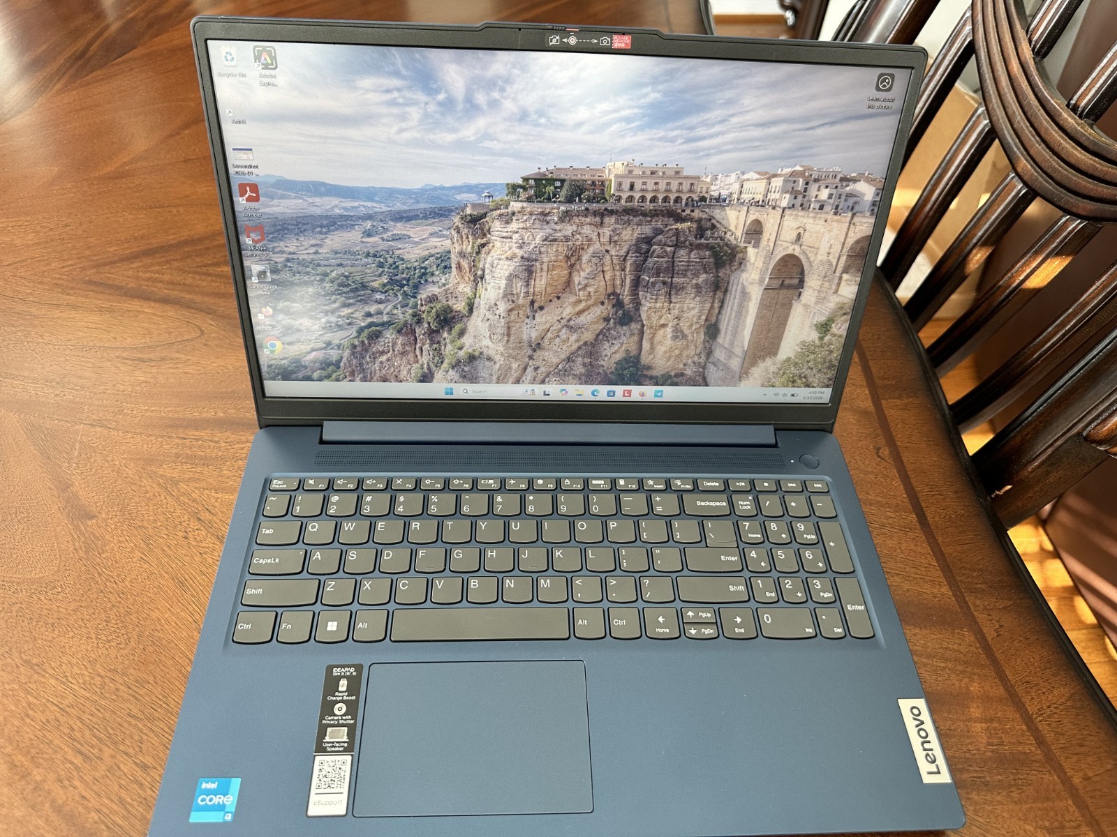 Lenovo IdeaPad Slim 3 15IAN8 15.6 inch Intel Core i3-N305 1.8 Ghz 8 Core