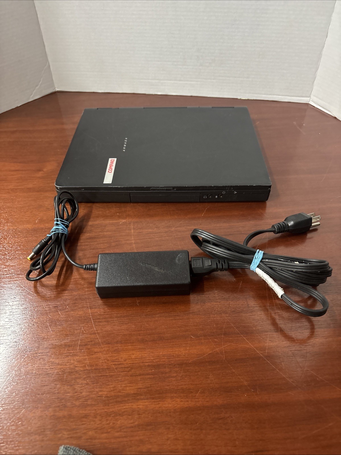 Vintage Compaq Armada M700 Laptop P3 @ 700 MHz Windows 2000 ***Read