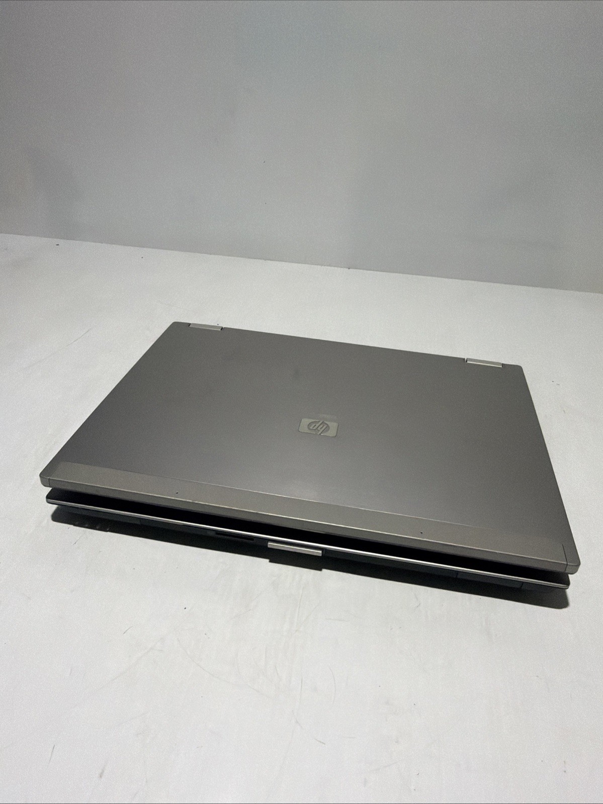 Hp Elitebook 6930p 14″ Laptop Core 2 Duo P8700 2gb Ram No Drives Boots Bios
