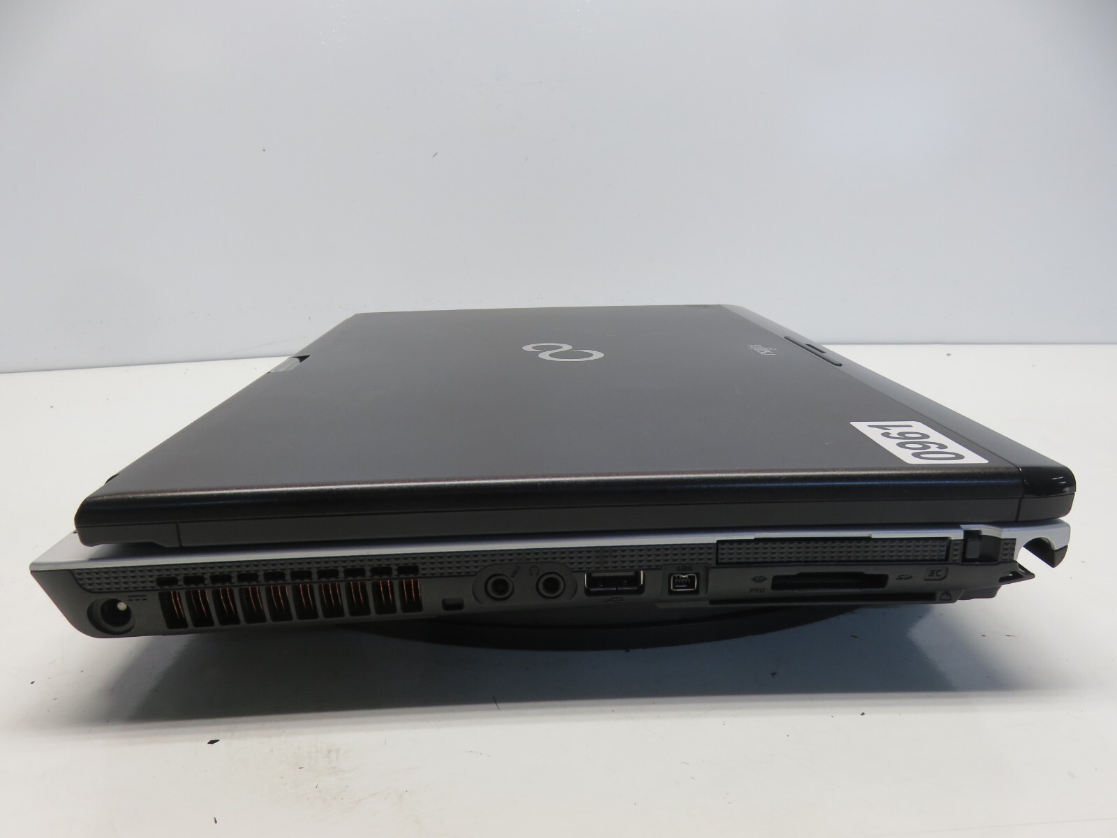 Fujitsu Lifebook T900 Intel Core i5 CPU M 520 2.40GHz 1GB NO HDD No Batt