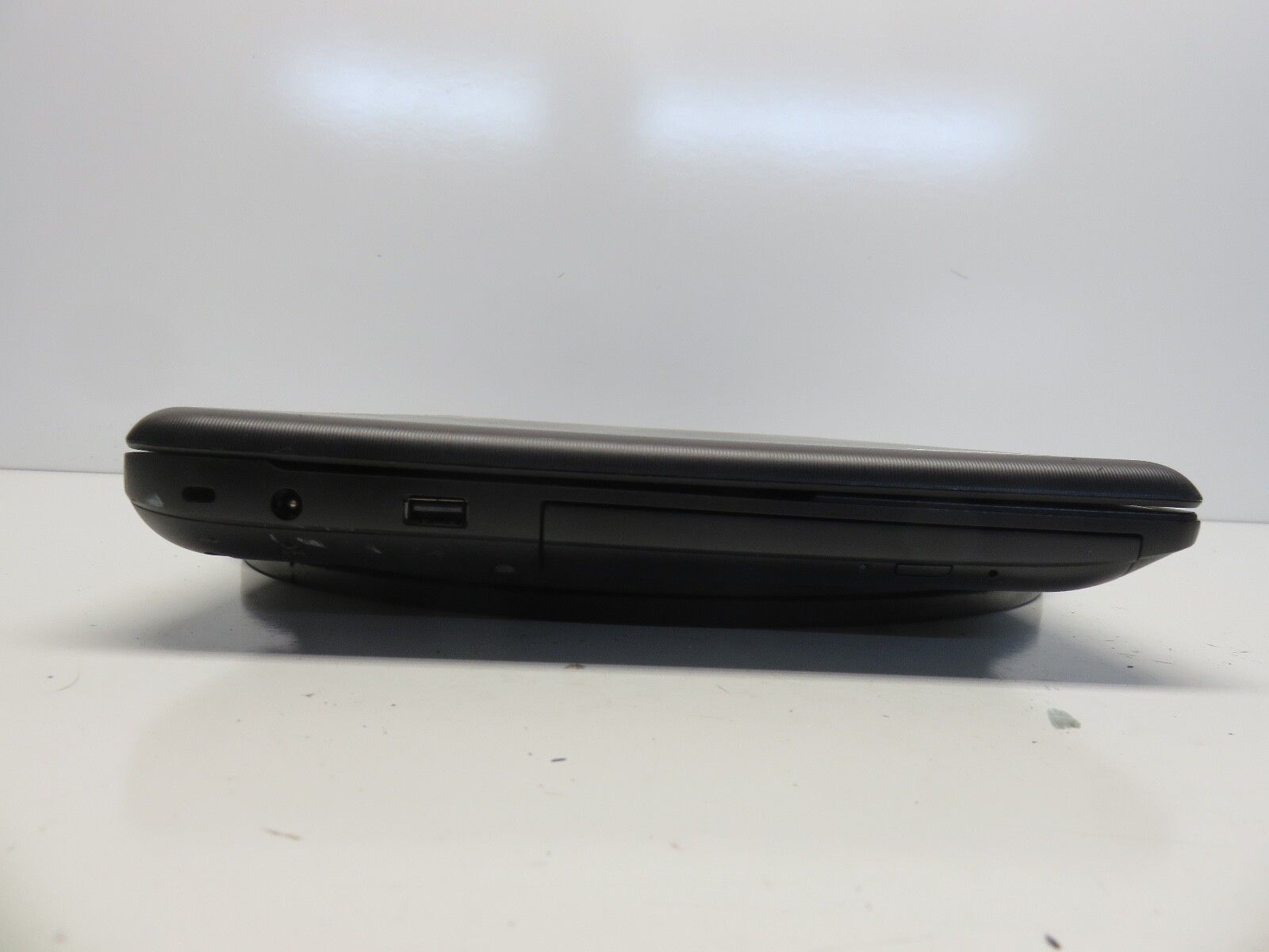 Toshiba Satellite C55D-A5240NR AMD E1-1200 1.4GHz 4 GB NO HDD No Batt