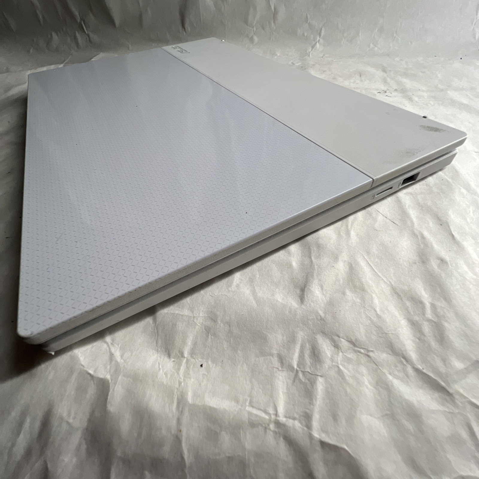 ASUS ImagineBook 14 MJ401TA m3-8100Y 4GB 128GB SSD / NO OS