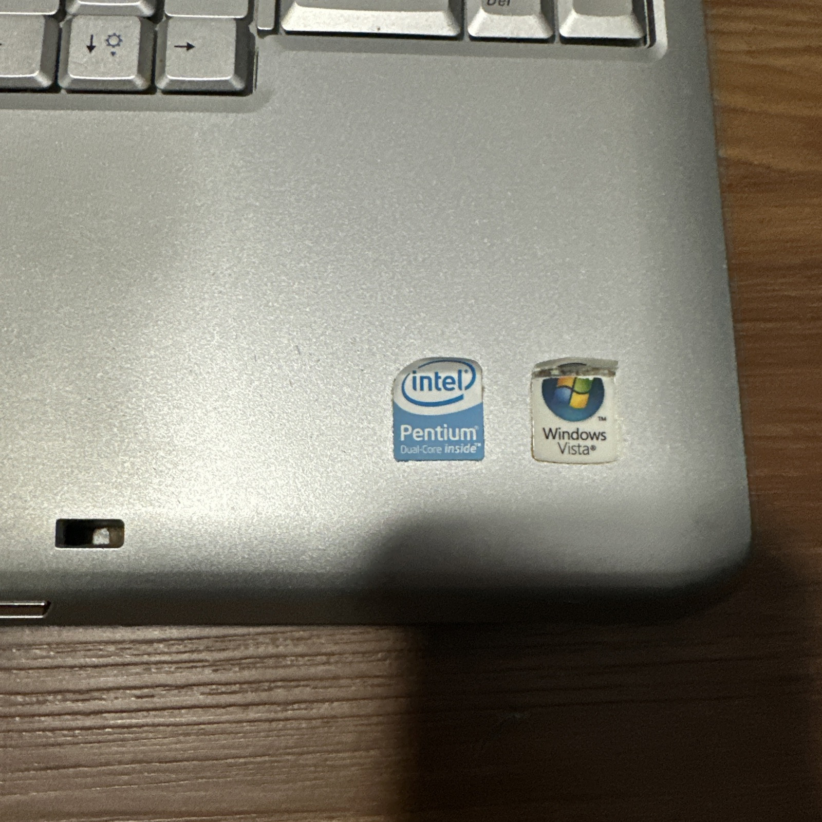 Dell Inspiron 1720 Intel Pentium 1.6GHz 1GB 120GB HDD Windows XP with charger