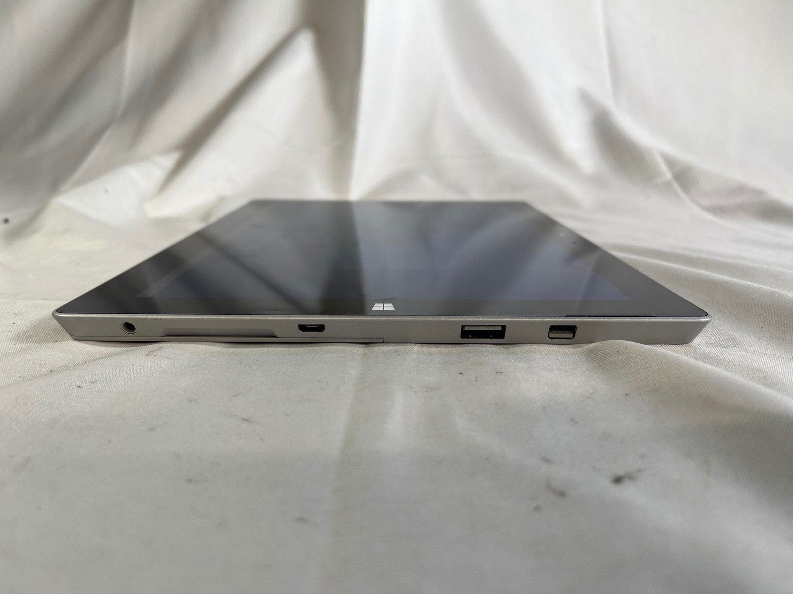 Microsoft Surface 3 Intel(R) Atom(TM) x7-Z8700 CPU @ 1.60GHz 2GB 63GB SSD 10.8″