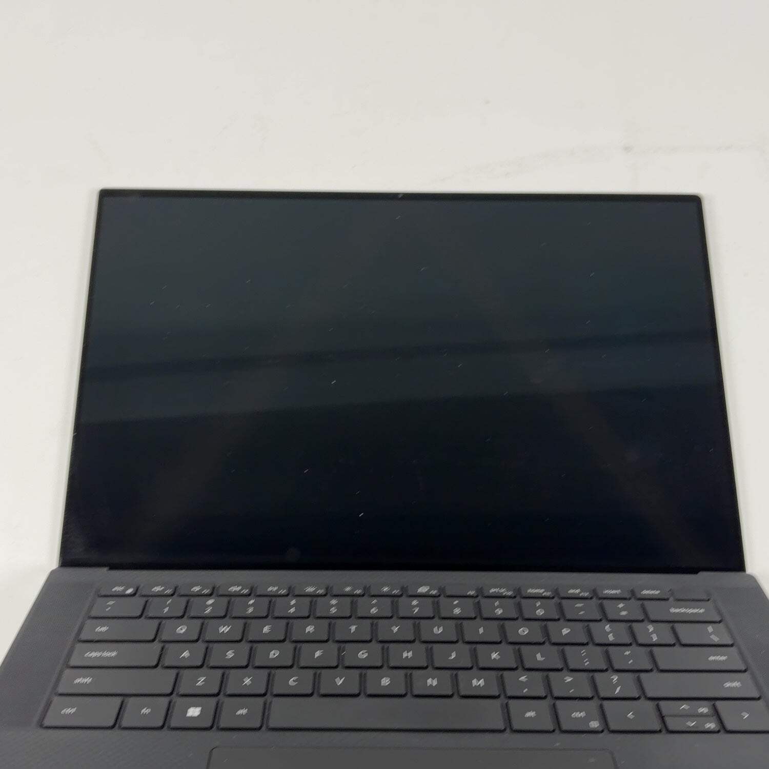 Dell XPS 9520 15.6″ i7-12700H 2.3GHz 32GB RAM 1TB SSD GeForce RTX 3050