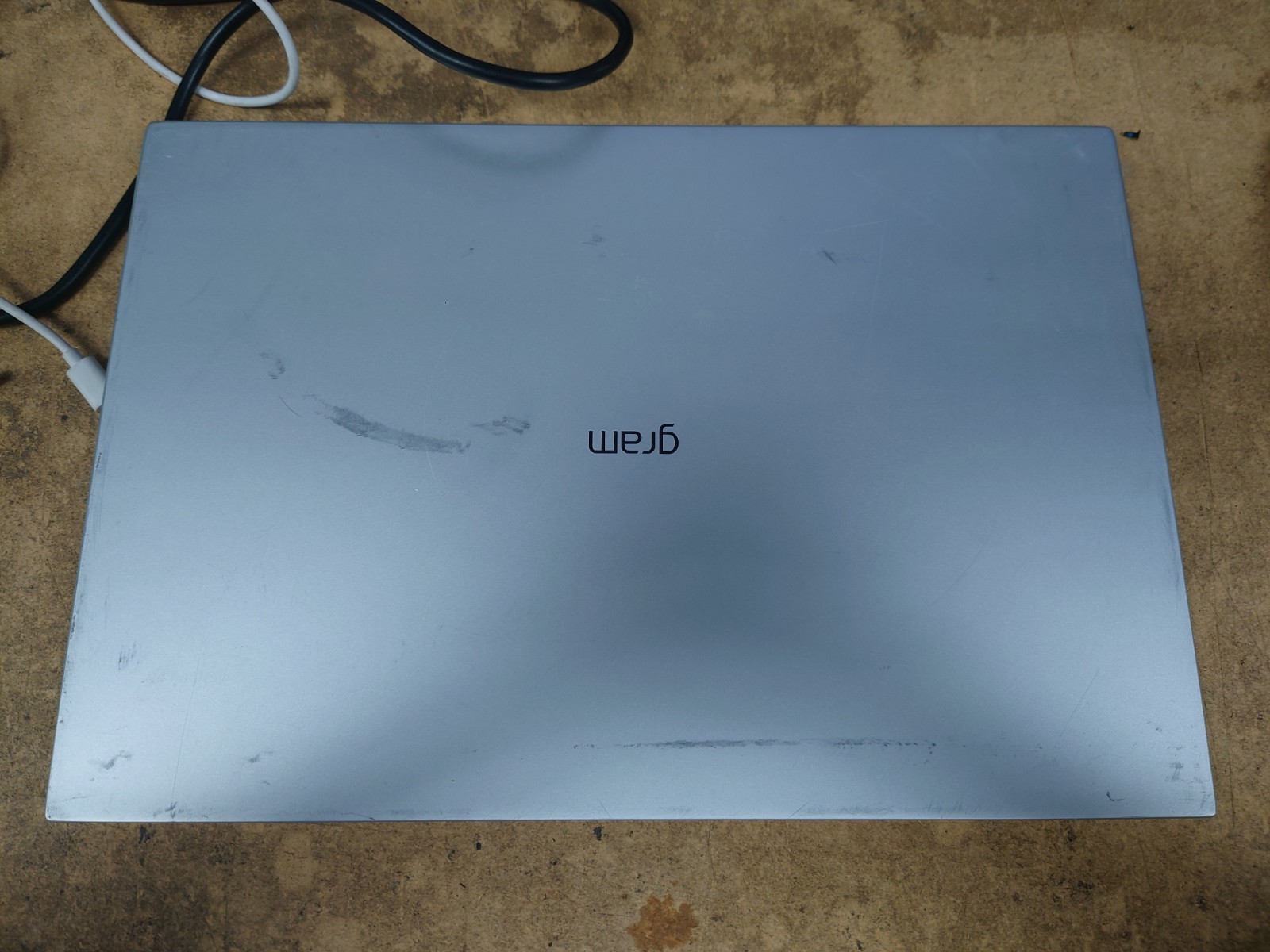 LG Gram 16″ FHD i7-1165G7 16GB RAM 512GB SSD No OS
