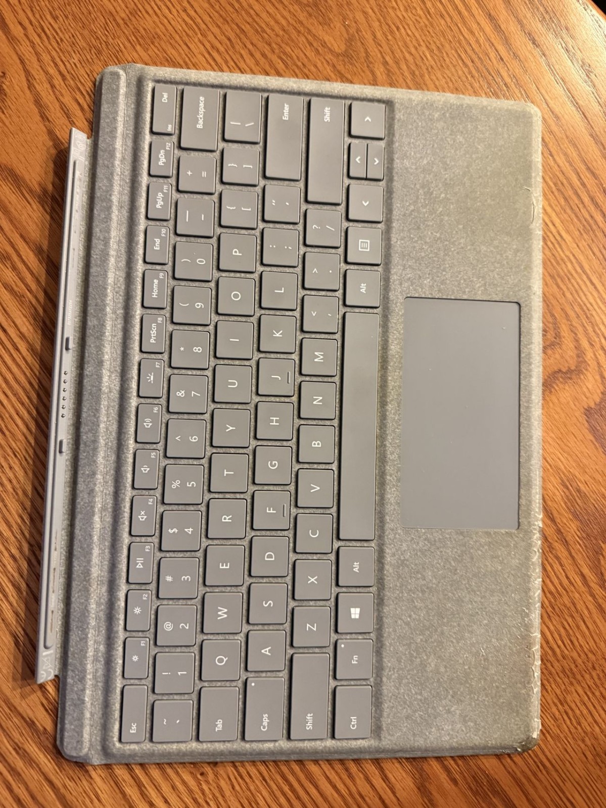 Microsoft Surface Pro 6 i7 16GB RAM 1TB SSD bundle (dock, keybd, pen, case, box)