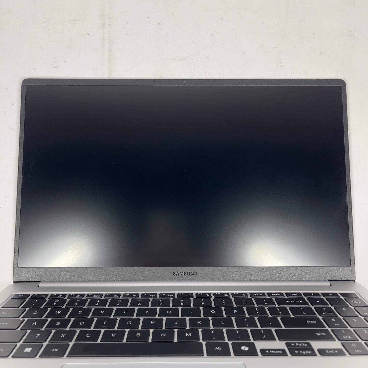 Samsung Galaxy Book 5 NP750XHD 15.6″ Core Ultra 7 255U 2.0GHz 16GB RAM 512GB SSD