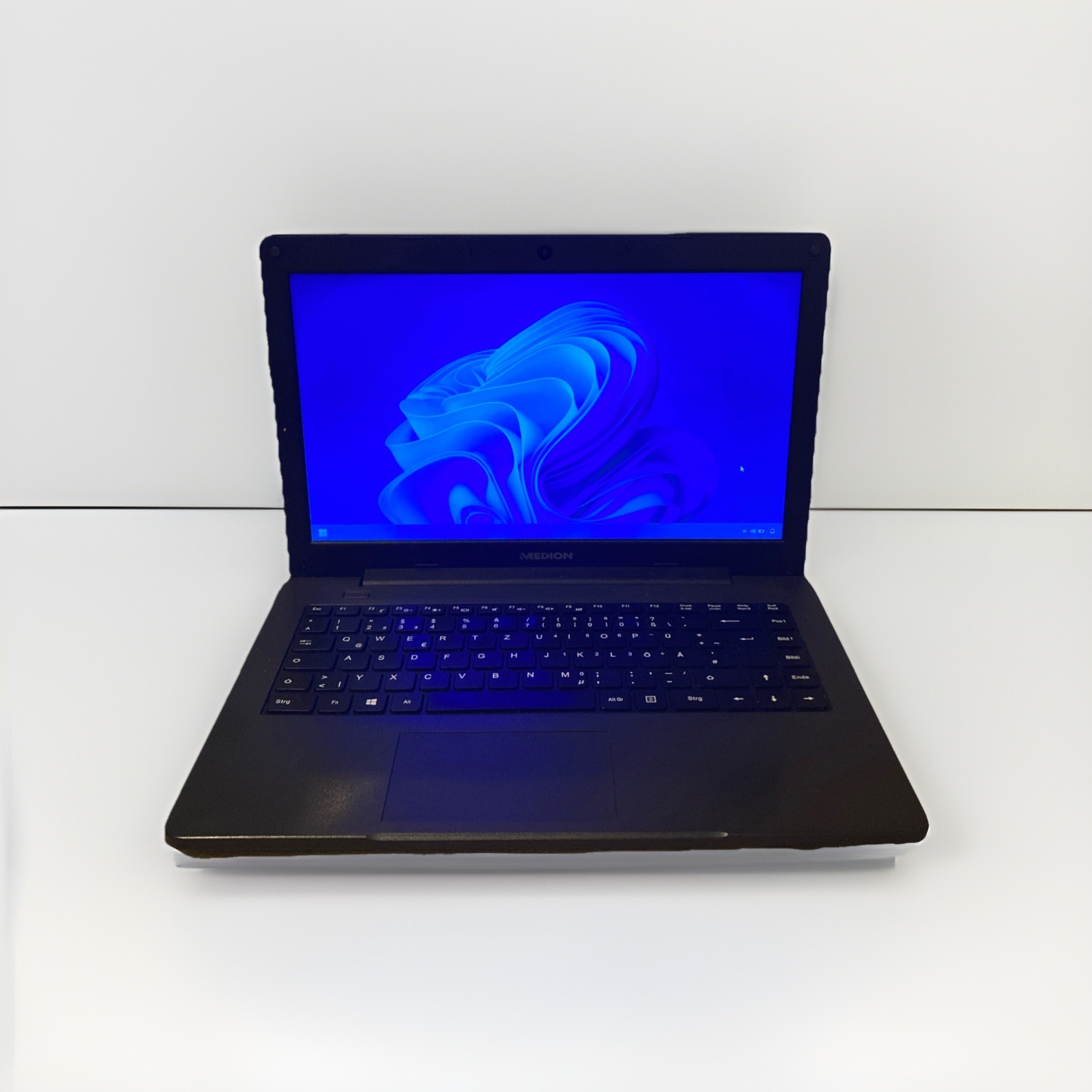 Medion Akoya E14409 14 inch Intel Core i3-1005G1 CPU, 8GB DDR4 Ram, 265GB SSD