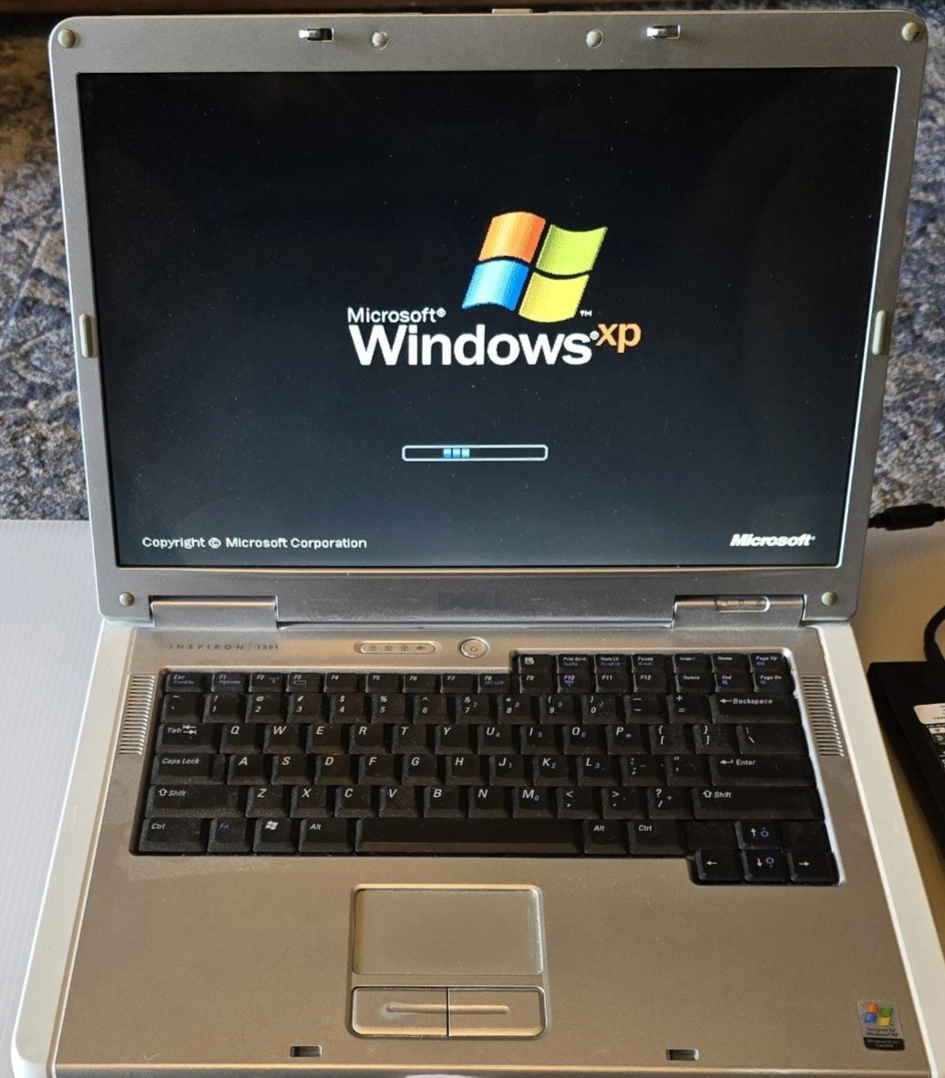 Dell Inspiron 1501 15.4″ AMD Sempron 1.6GHz 2GB RAM 120GB HDD Radeon XP Pro SP3