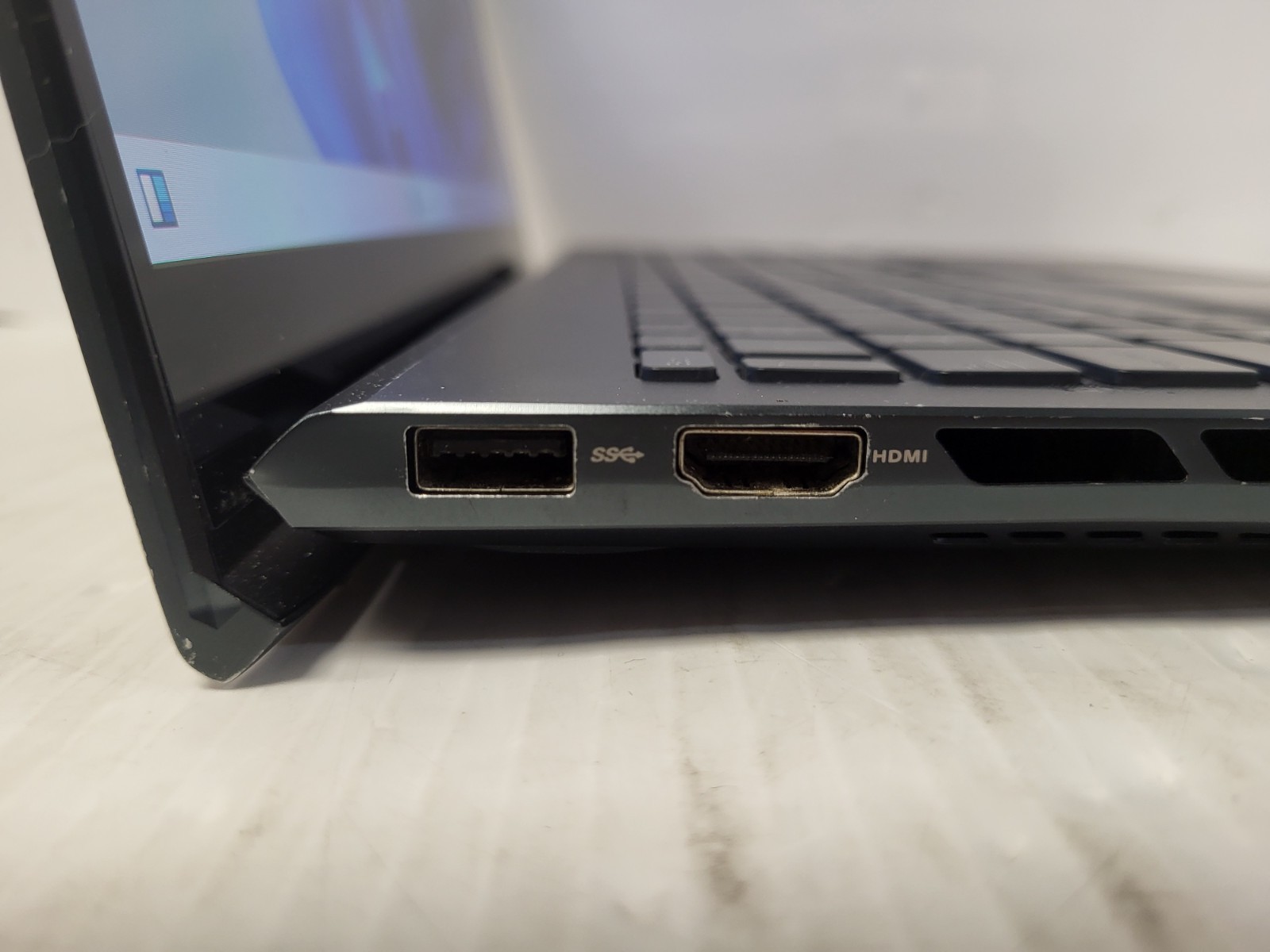 (N88291-1) Asus UM5500Q Laptop