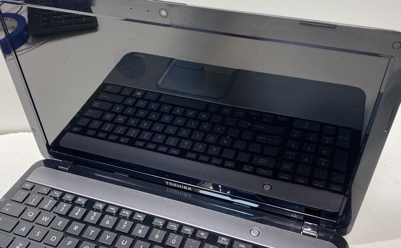 Toshiba Satellite L855-S5405 Laptop 15.6 Inch Textured Grey Finish