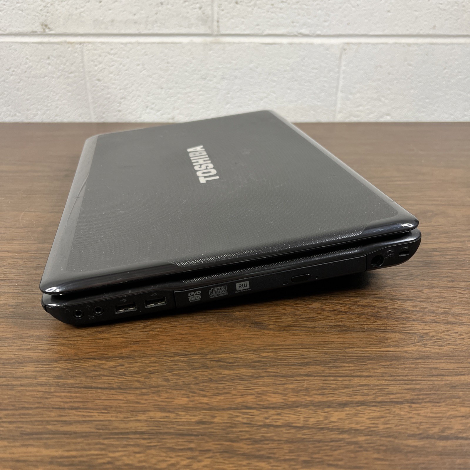 Toshiba Satellite A665 15″ Laptop Intel Core i3 M370 – BOOTS TO BIOS