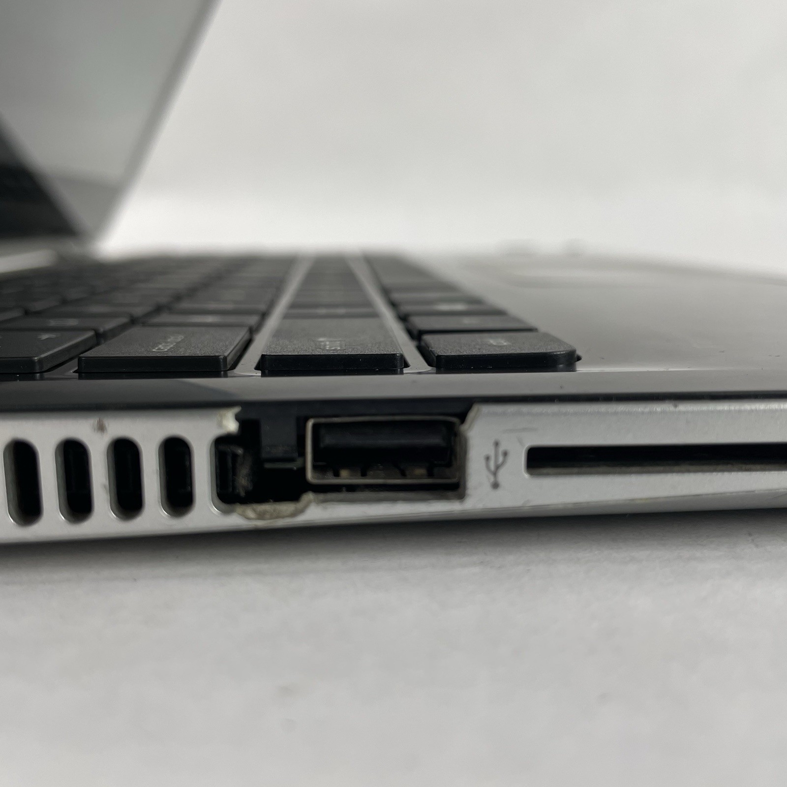 HP Pavilion 13-s128nr x360 13.3″ i5-6200U 2.30 GHz 8GB RAM No SSD No OS Bad Edge