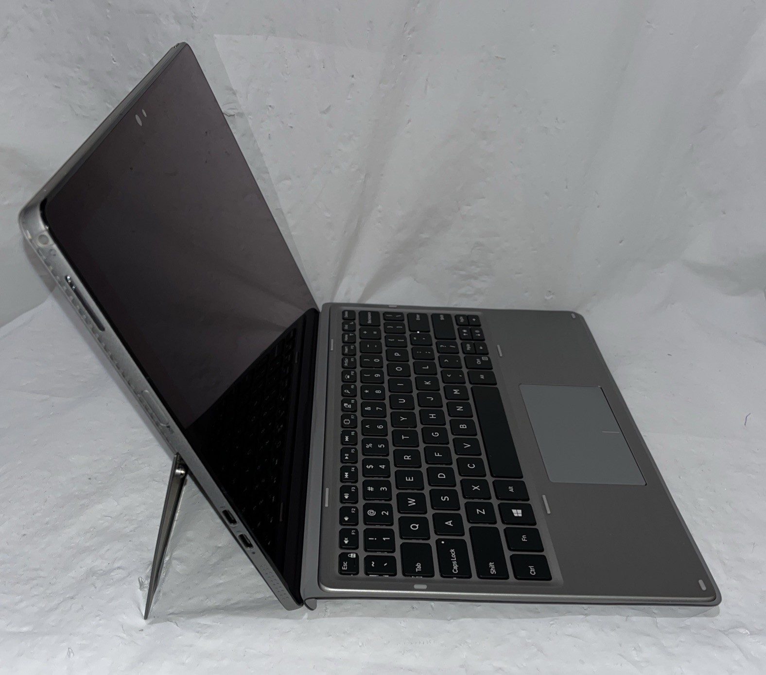 Dell Latitude 7200 2-in-1 12.3″ i7-8665U@1.9GHz, 16GB RAM, 512GB M2, W11P *READ*