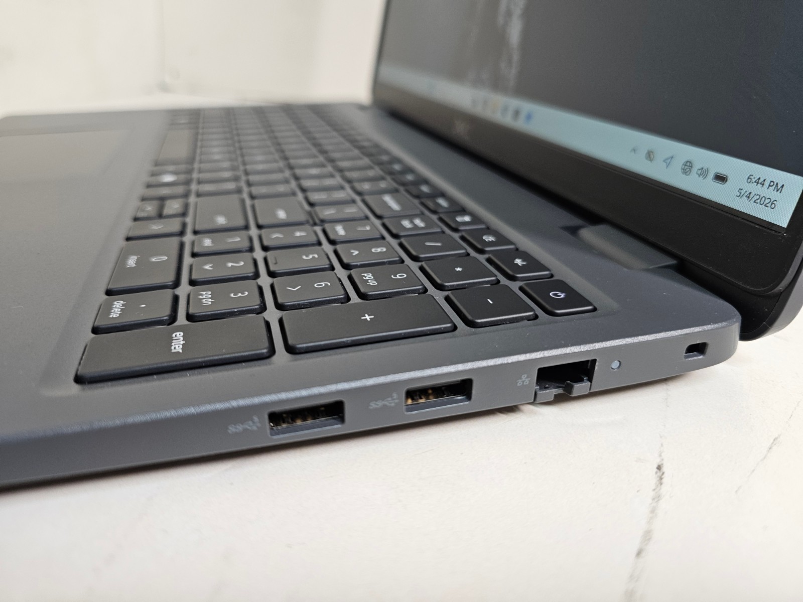 Dell Latitude 3550 Laptop – i7-1355U 16GB 512GB Cam 15.6″ – Dell ProSupport 8/27