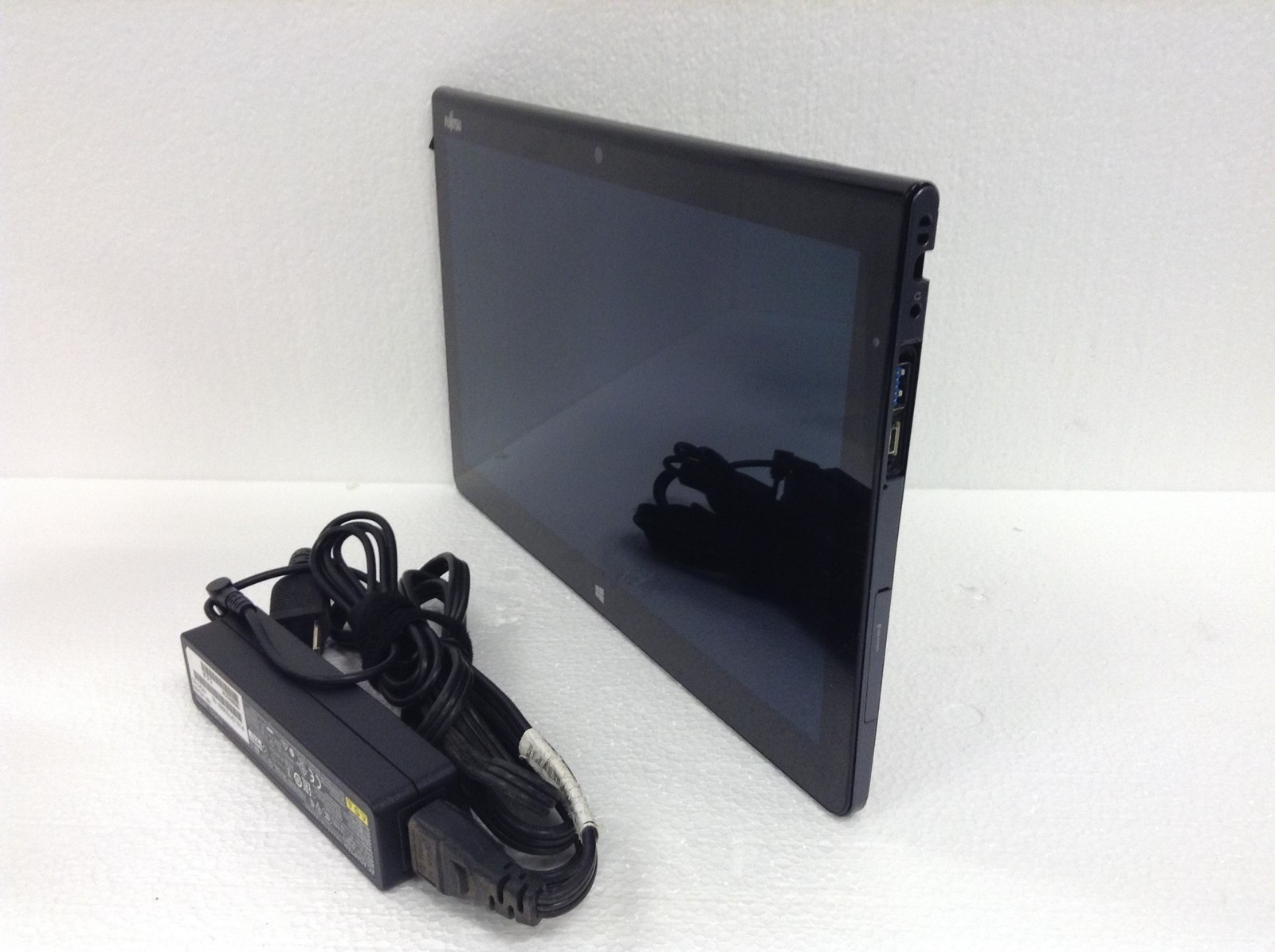 Fujitsu Stylistic Q704 i7-4600U 2.10GHz 12.5″ Touch Tablet 8GB, No SSD FREE SHIP