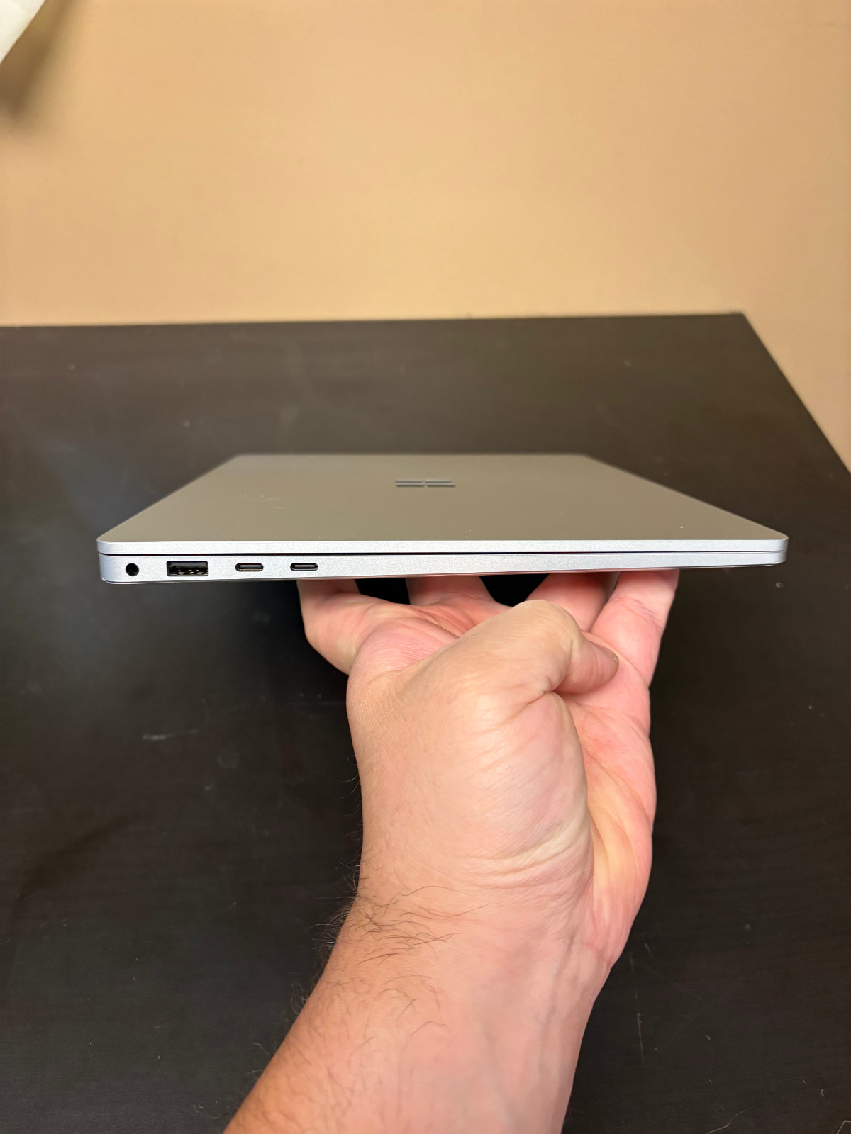 Microsoft Surface Laptop 7 13.5″ Platinum Snapdragon X Plus/ 16GB RAM/ 256GB SSD