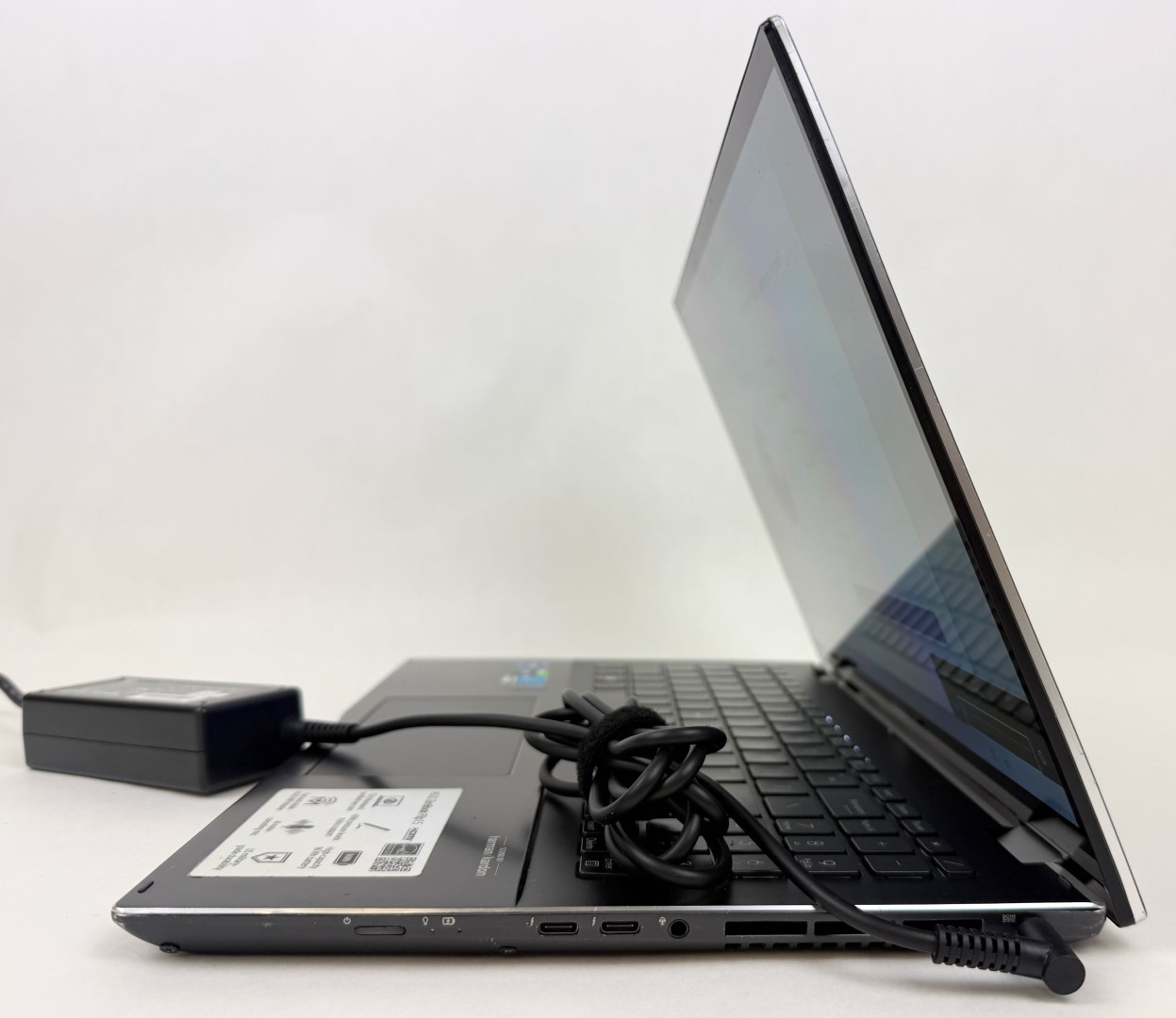 ASUS ZenBook Flip 15 15.6″ Touch i7-1165G7 16GB 1TB GTX 1650Ti W11H – Read Issue