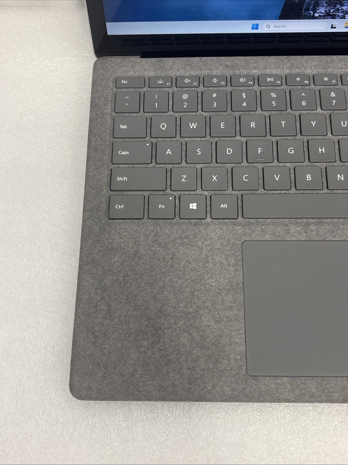 Microsoft Surface Laptop 4 13.5″ (256GB SSD, AMD Ryzen 5, 16GB) Platinum *Read*