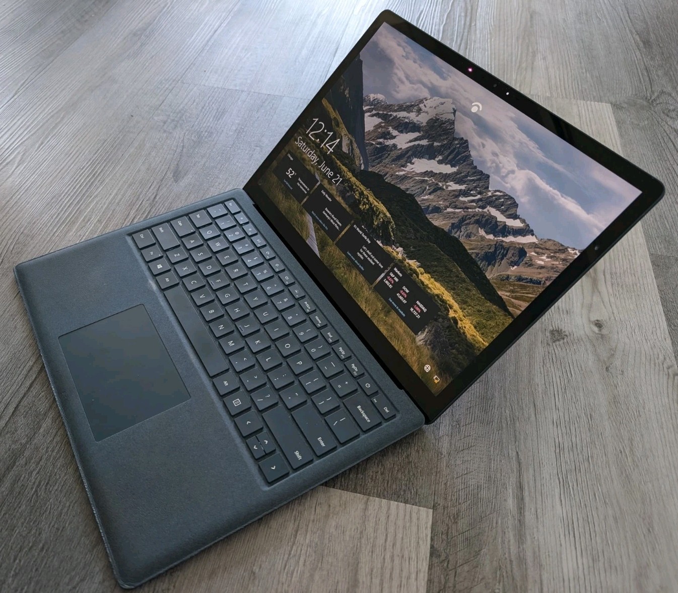 Microsoft Surface Laptop 2 13.5″ 8th Gen i7 8650U 16GB RAM 512GB SSD Win 10