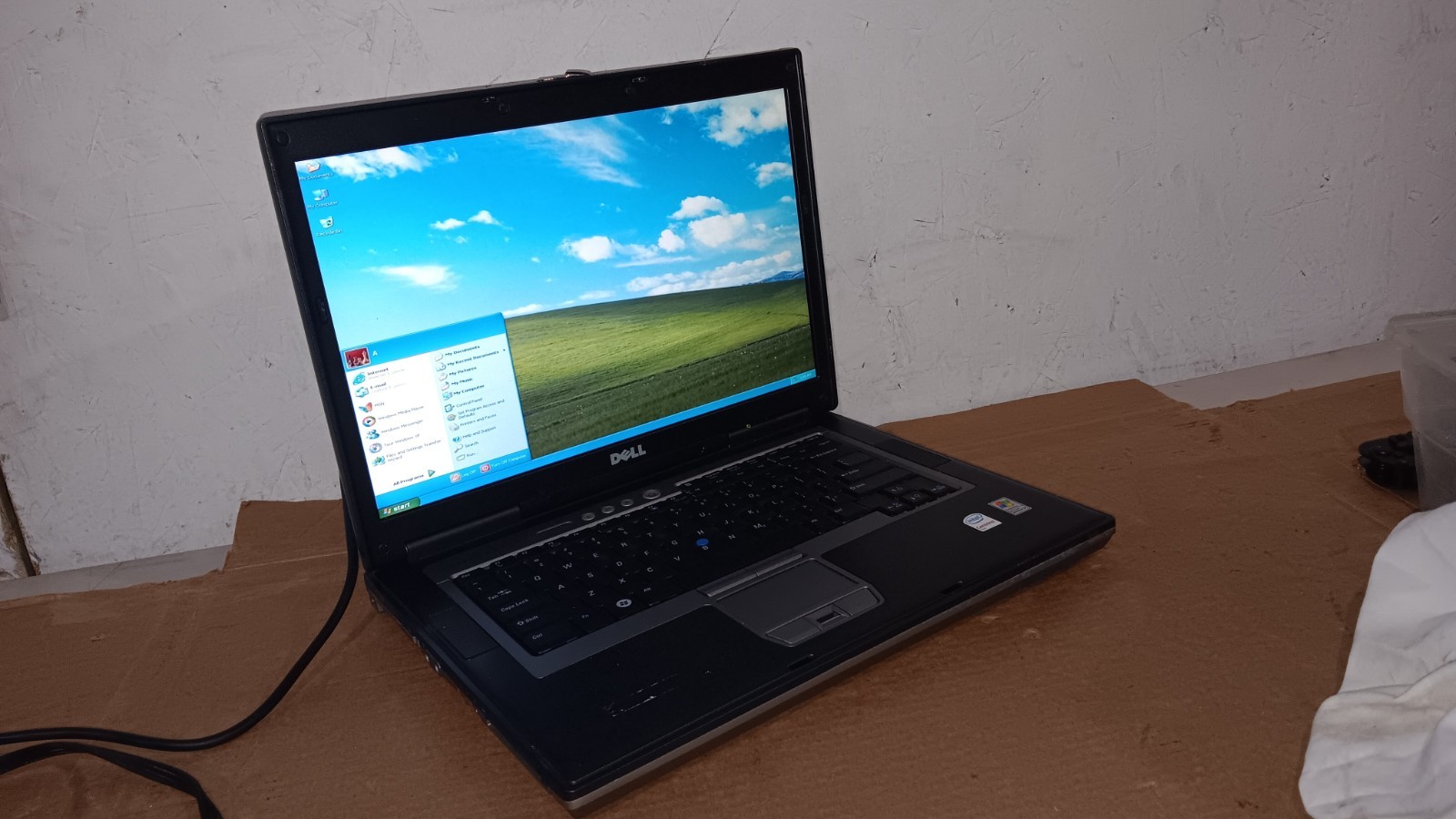Vintage Dell Latitude D830 D820 Retro XP Gaming Laptop Windows XP pro 4GB Ram