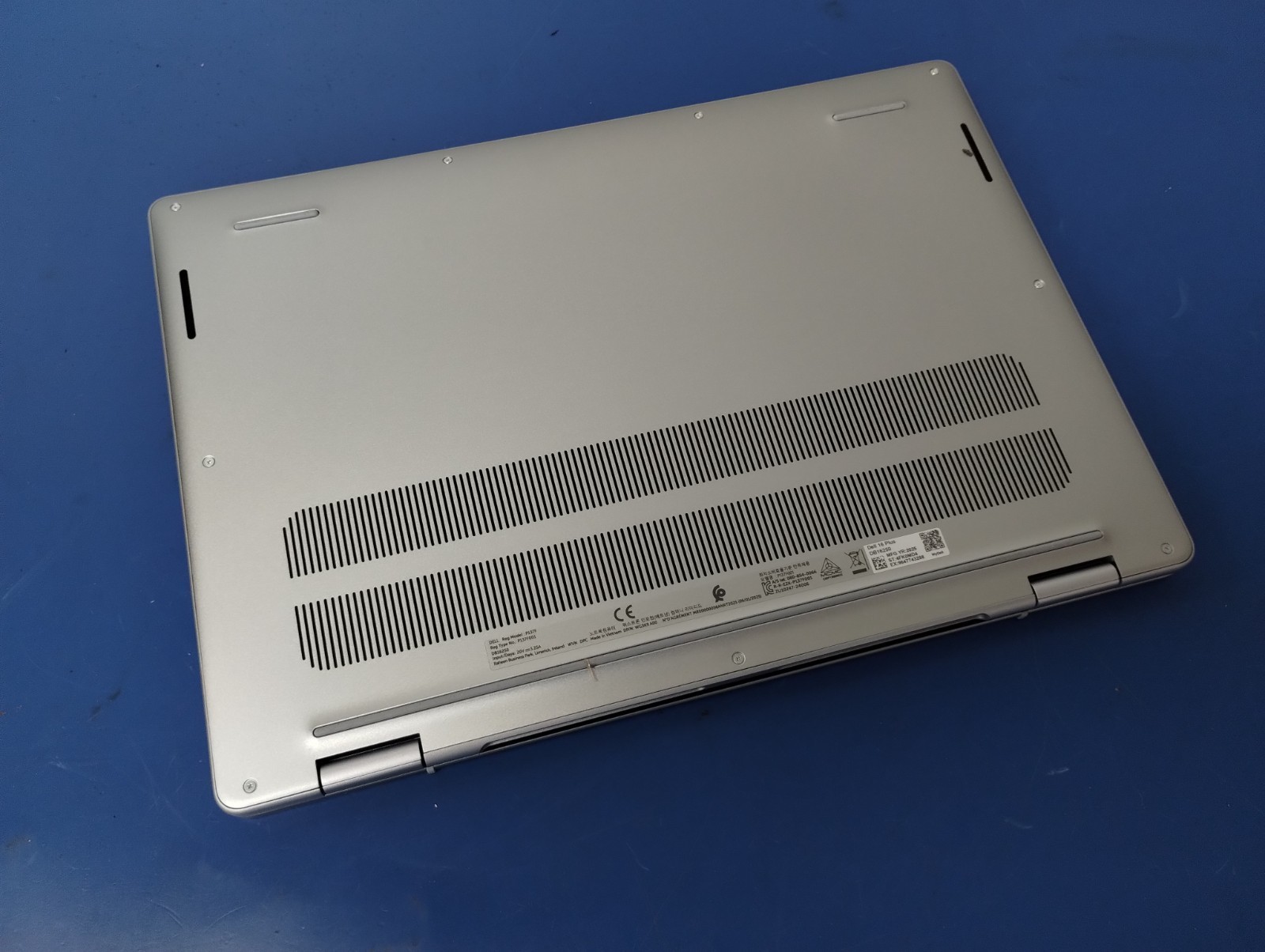 DELL 16 DB16250 VPVXG, Intel Core Ultra 9 288V, 3.30 GHz, 32 GB RAM, 1 TB NVMe