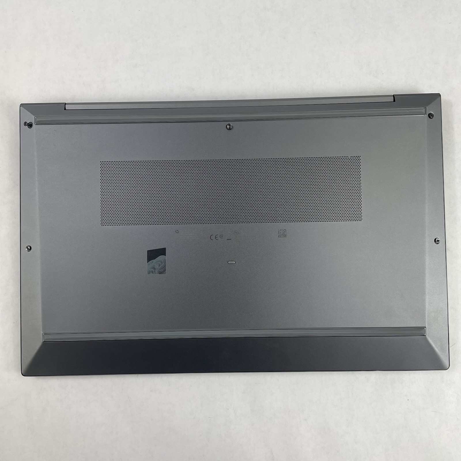 HP ZBook FireFly 15 G8 15.6″ i7-1165G7 2.80 GHz 16 GB RAM No SSD/OS/AC