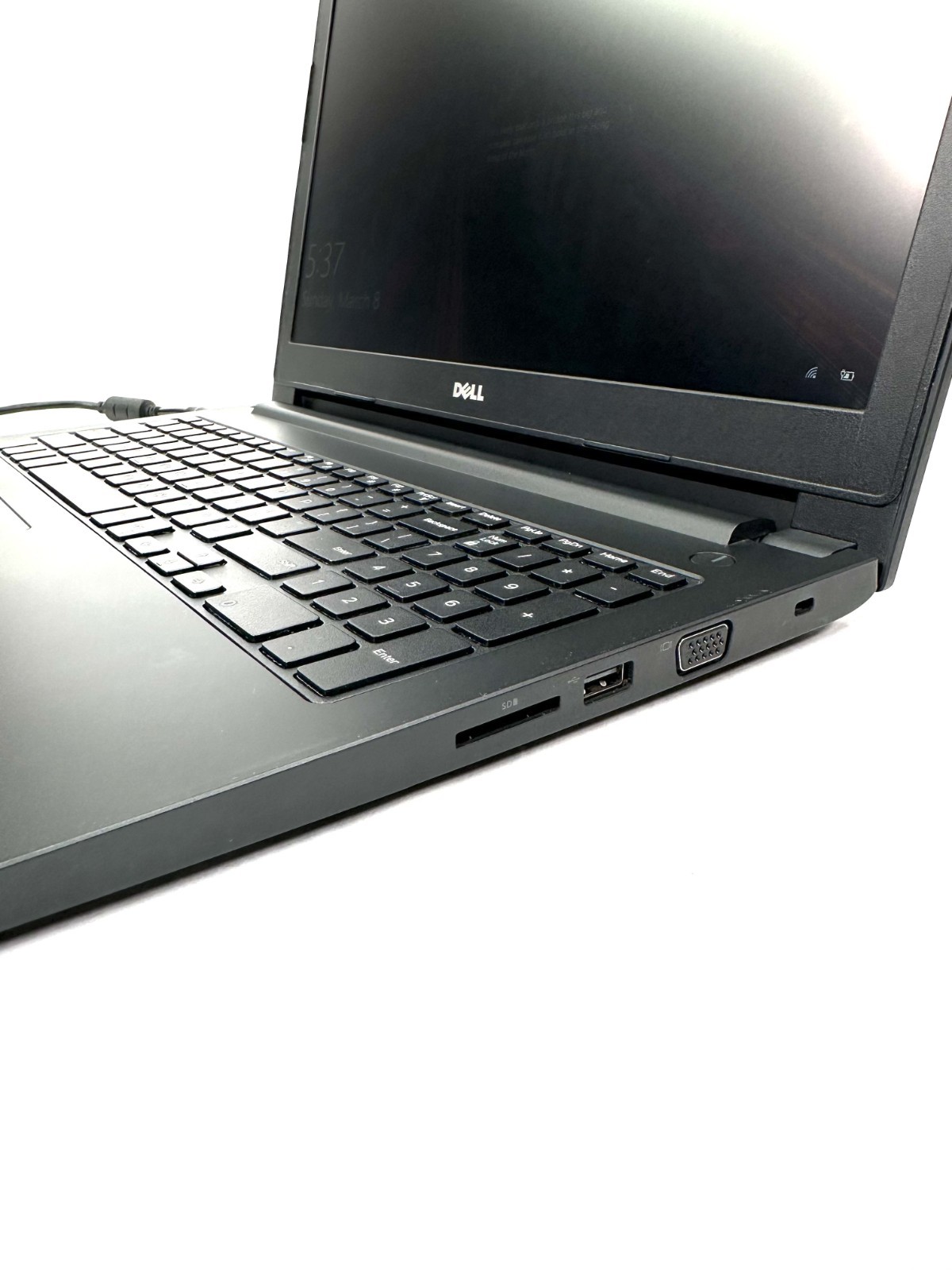 Dell Latitude 3570 Intel i5-6200U, 2.3Ghz 4GM RAM 500GB SATA HHD WIN 10P Charger