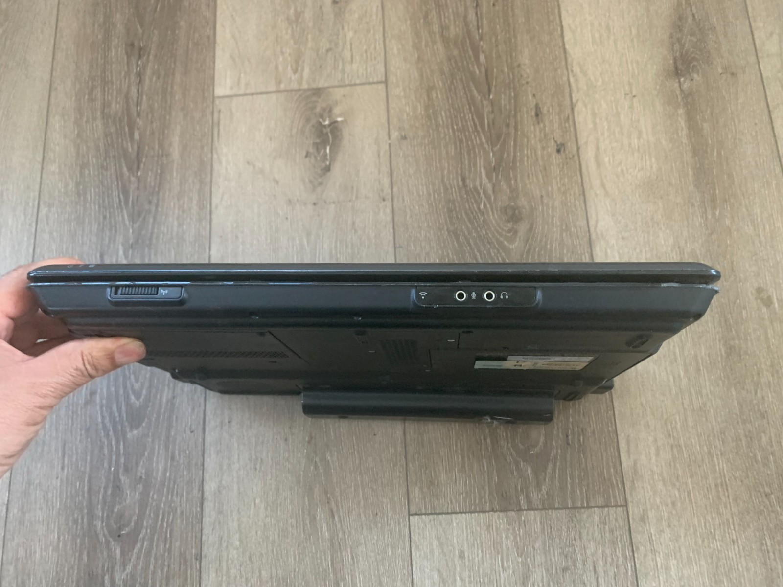 Compaq Presario V6000 15.4″ Intel Core Duo T2450 2.00Ghz 2GB RAM 120GB HDD Win 7