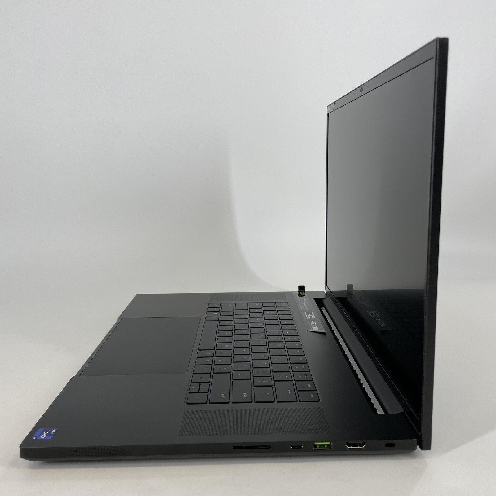 Razer Blade 18 240Hz QHD+ 2.2 GHz i9-14900HX 32GB 2TB SSD RTX 4090 Excellent