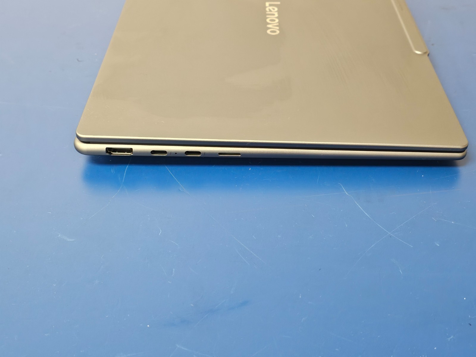 Lenovo Slim 7 14ILL10, Intel Core Ultra 7 258V, 2.20 GHz, 32 GB RAM, 1 TB NVMe