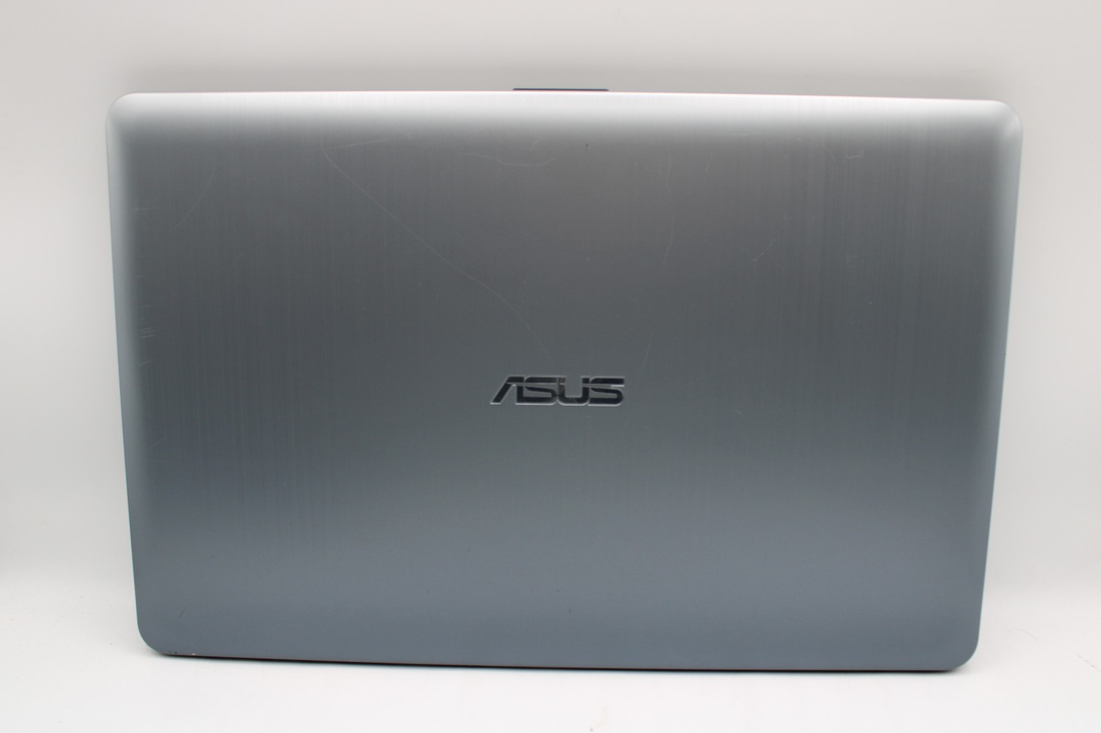 Asus Vivobook 15 X540B AMD A9 @ 3.1 GHz 8GB RAM 256GB SSD AMD Radeon No OS
