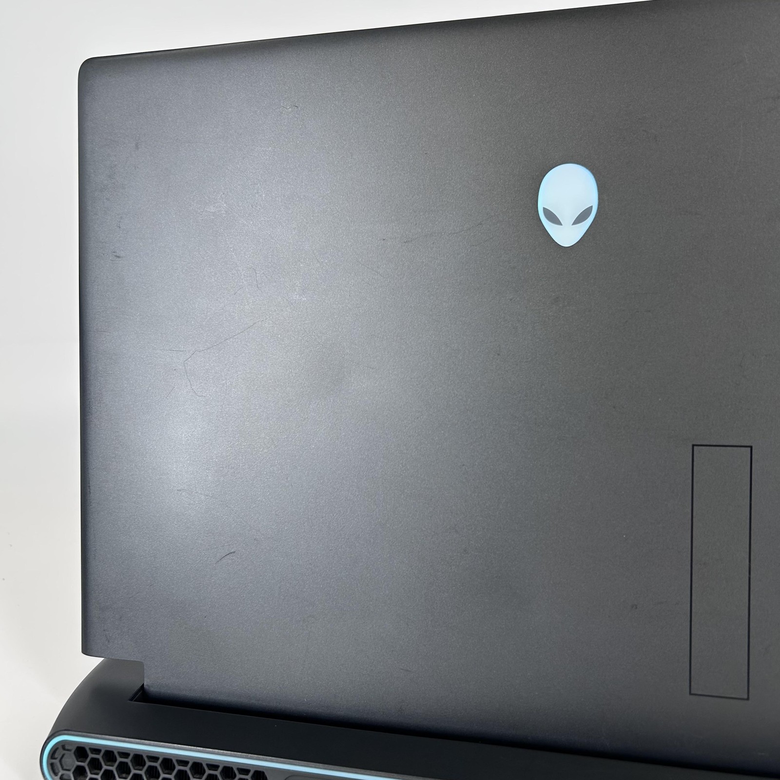 Dell Alienware m15 R7 240Hz 2K i7-12700H 16GB 1TB SSD RTX 3070 Ti WHITE SPOTS